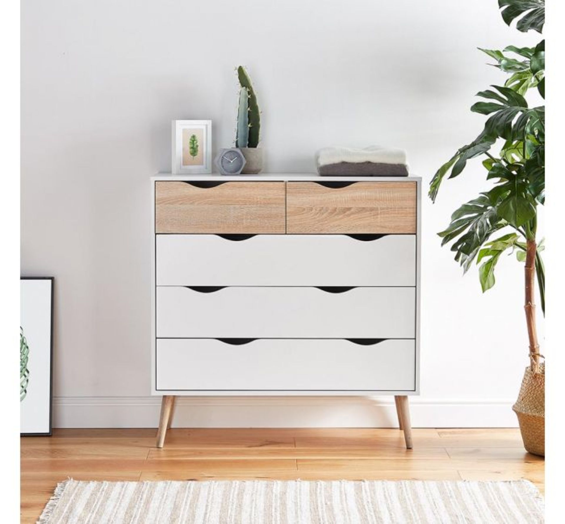 (KG4) White & Oak Chest Of Drawers. The clean white finish on this 5 drawer chest is paired wit...