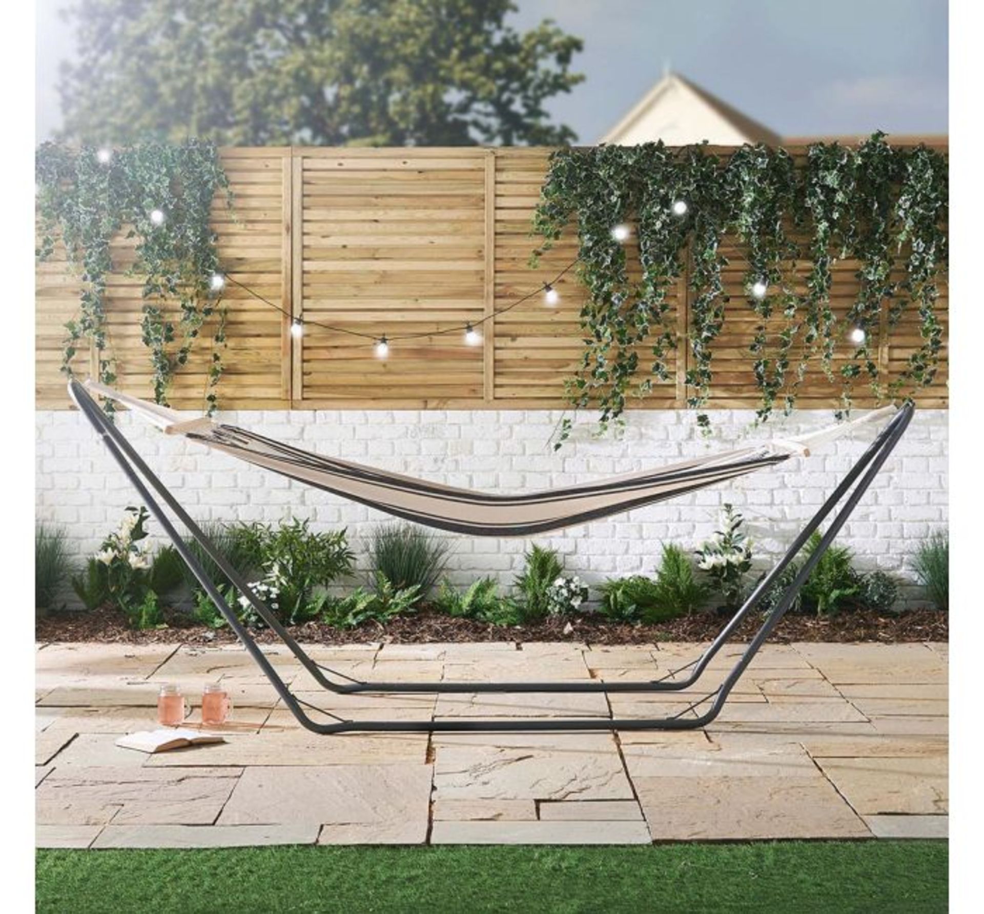 (D18) Single Hammock with Black Frame Bring the beach to your back garden with this coastal in... - Image 3 of 4