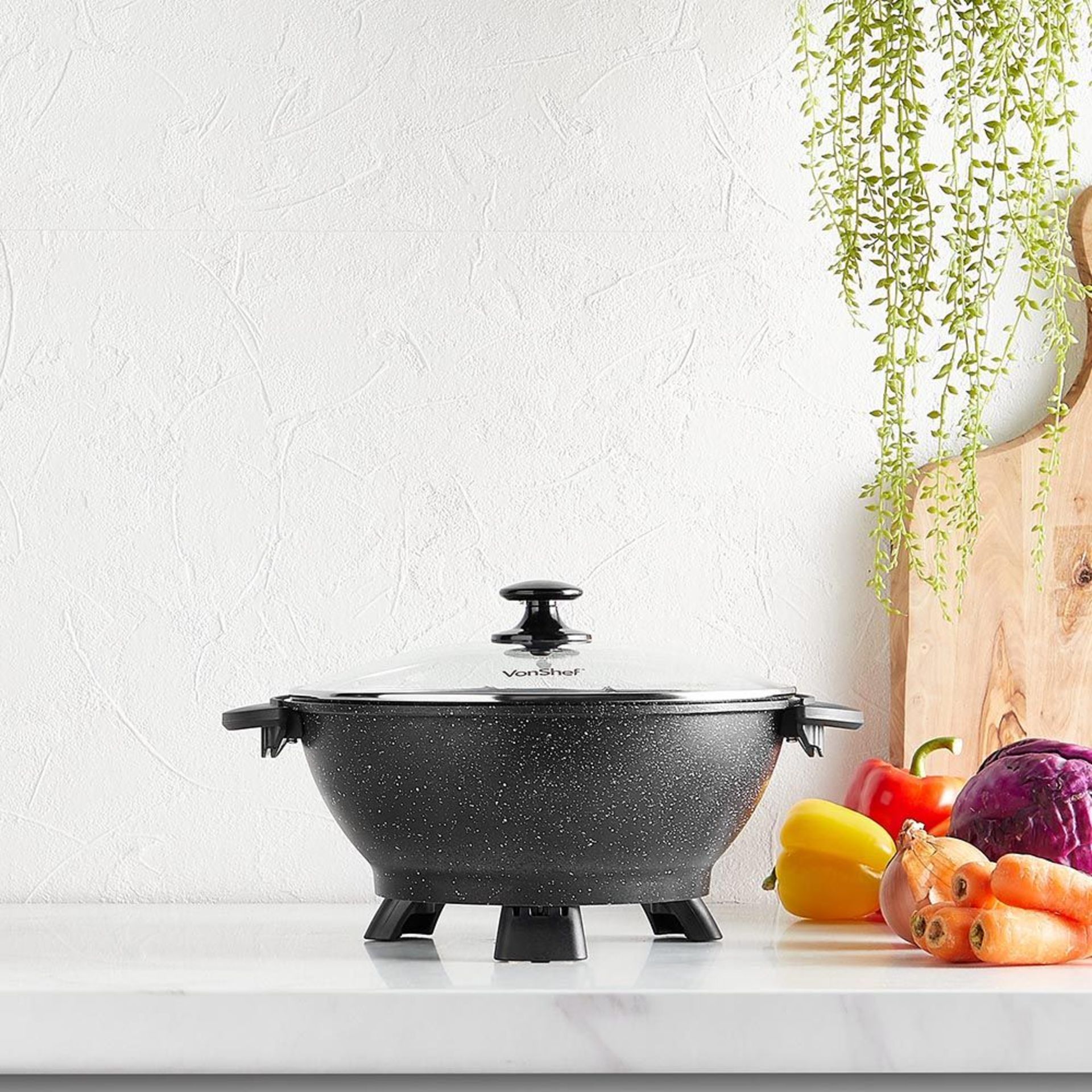 (KG28) 5L Electric Wok. Non-stick coating ensures easy cleaning and healthy little-to-no-oil co... - Image 4 of 5