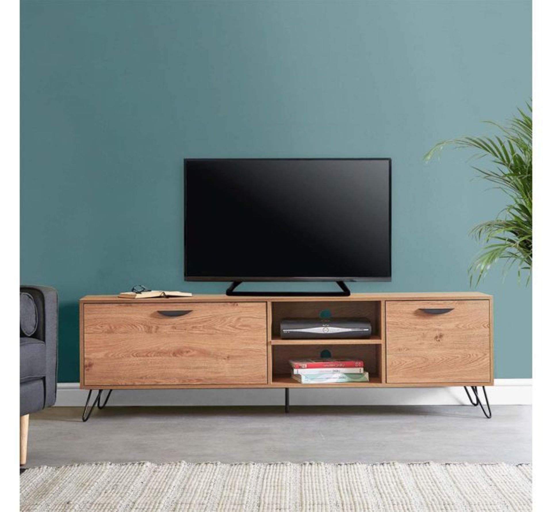 (KG9) Capri Large TV Unit. Lightweight MDF frame is coated in an 3D oak-effect veneer, with str...