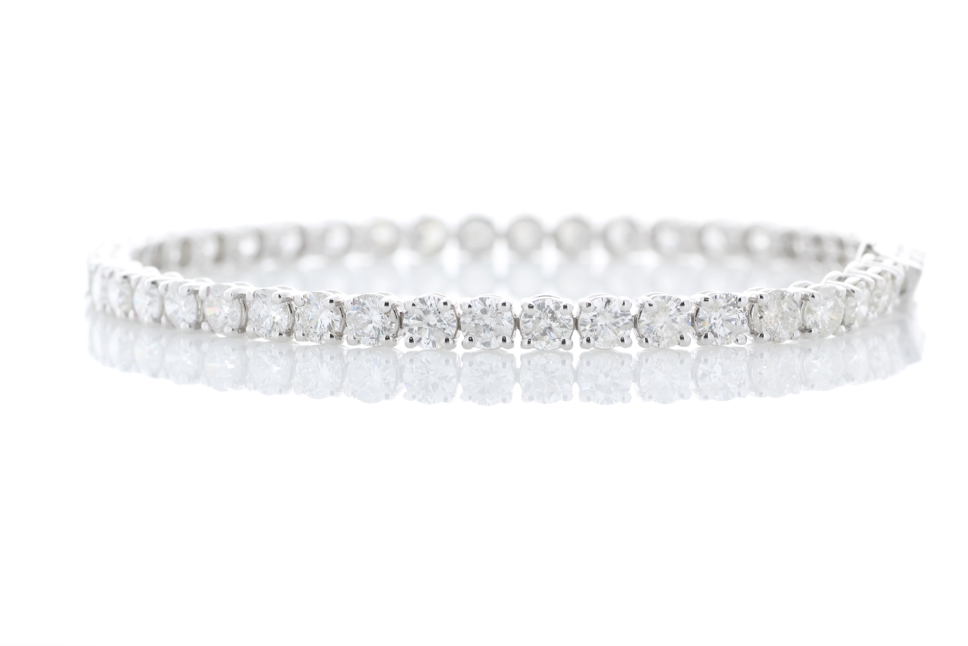 18ct White Gold Tennis Diamond Bracelet 9.03 Carats - Image 2 of 4