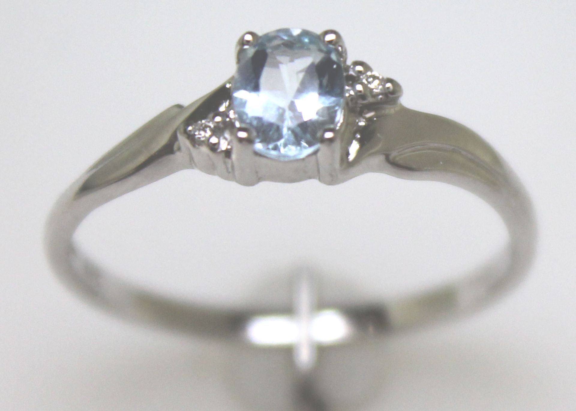 9ct White Gold Diamond and Blue Topaz Ring 0.01 Carats - Image 5 of 8