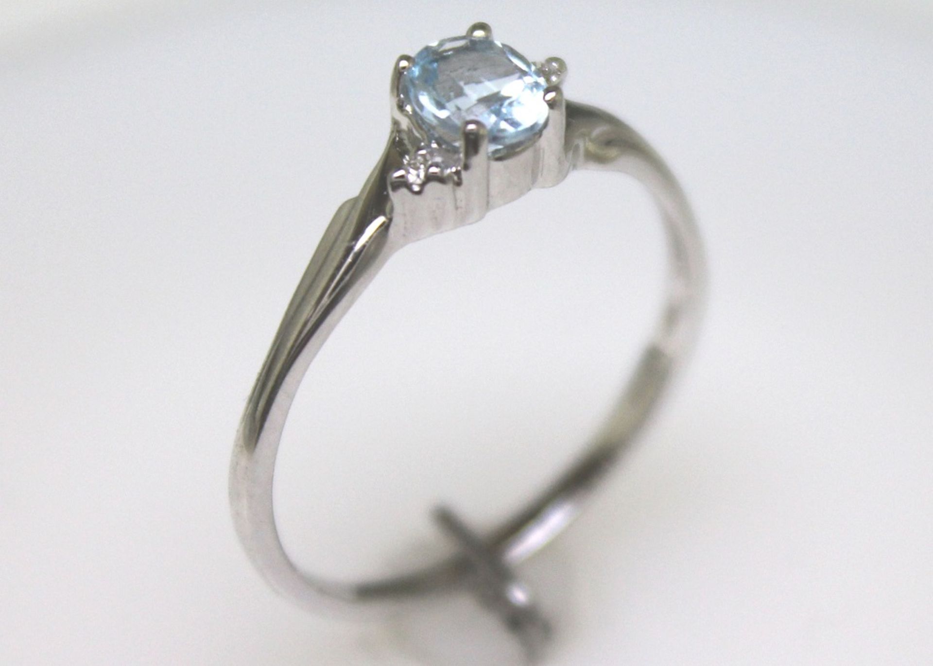 9ct White Gold Diamond and Blue Topaz Ring 0.01 Carats - Image 7 of 8