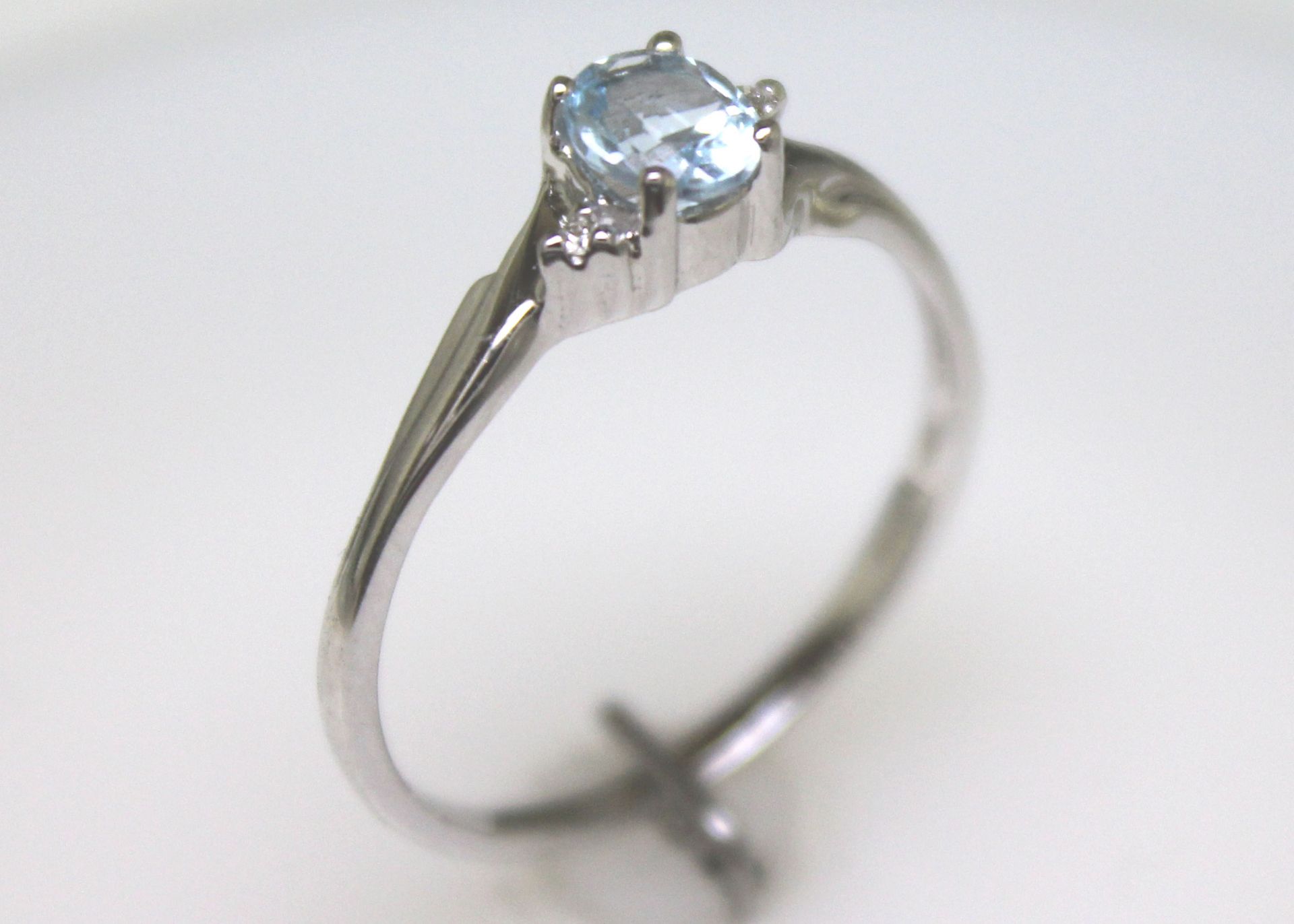 9ct White Gold Diamond and Blue Topaz Ring 0.01 Carats - Image 8 of 8