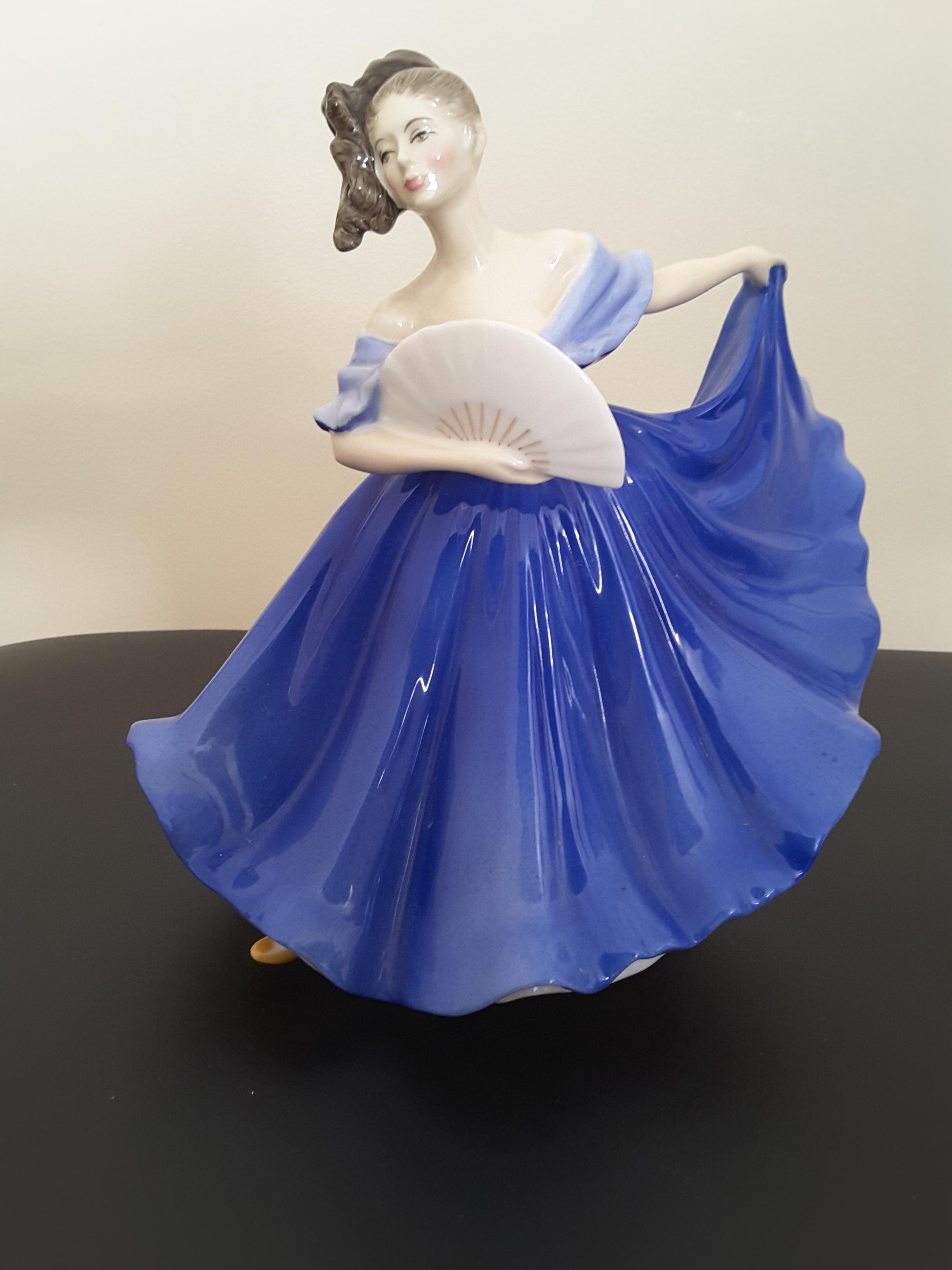 Royal Doulton Figurine Of 'Elaine' - Image 2 of 4