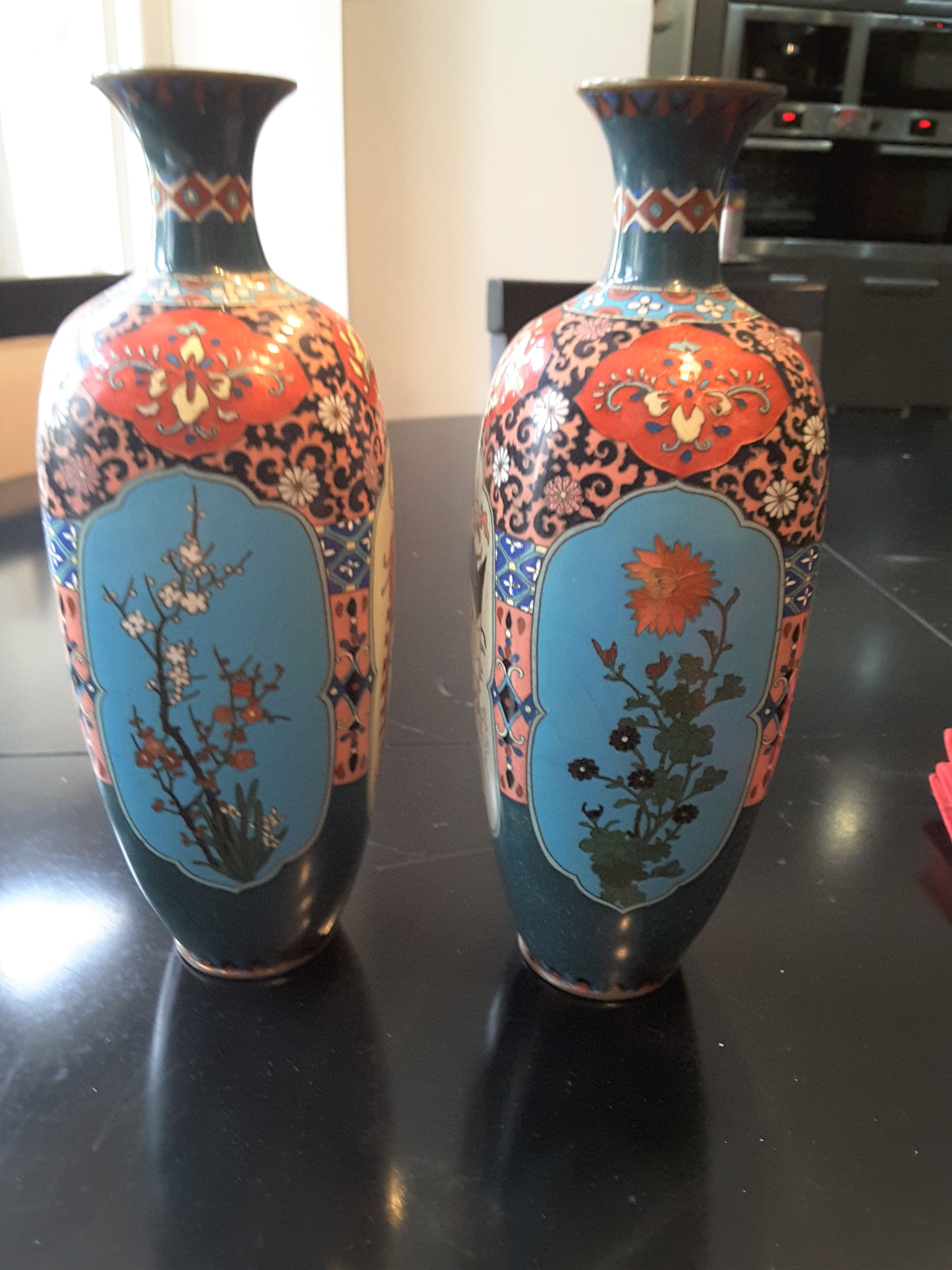 A Pair Of Japanese Cloisonne Vases - Image 3 of 8