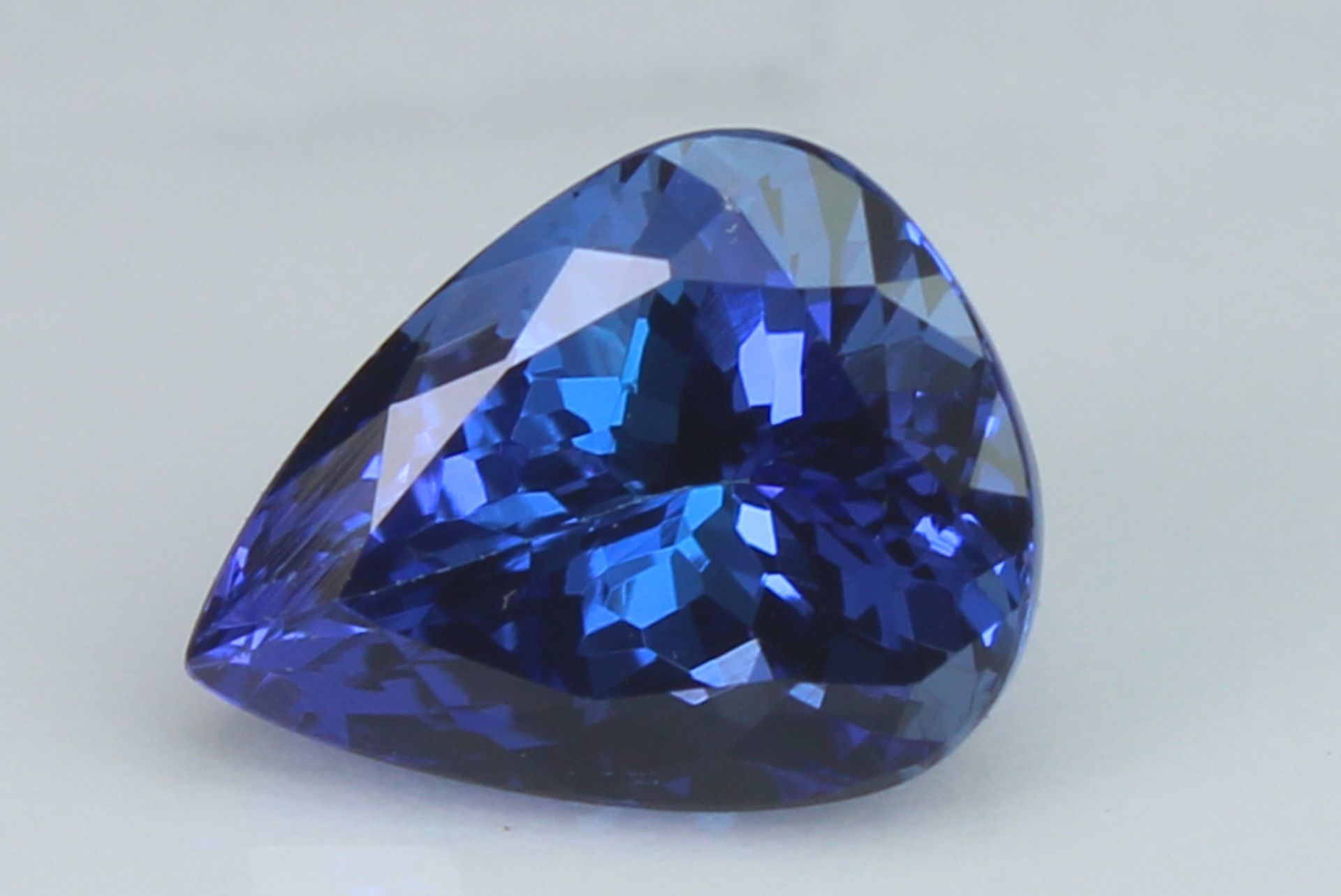 3.96 Ct Tanzanite - Image 2 of 6