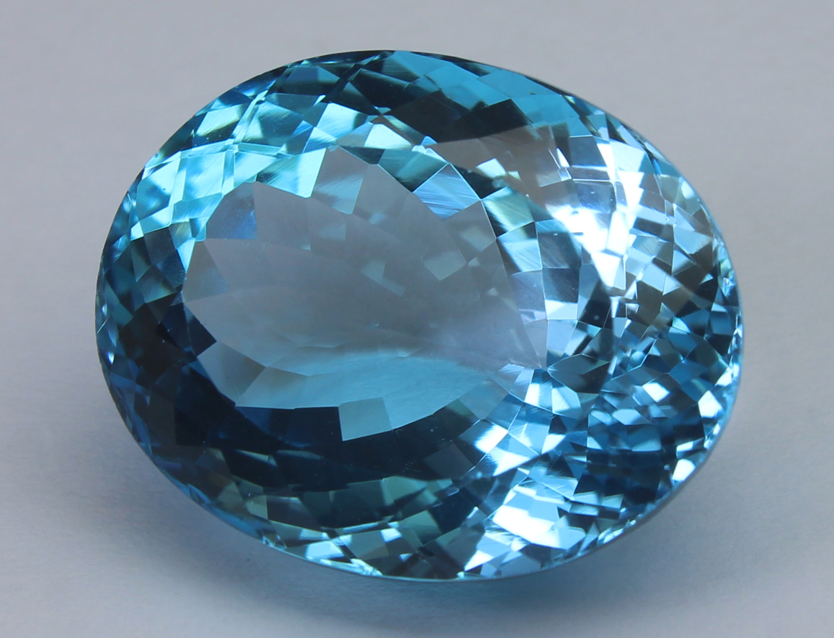 22.88 Ct Blue Topaz - Image 2 of 5