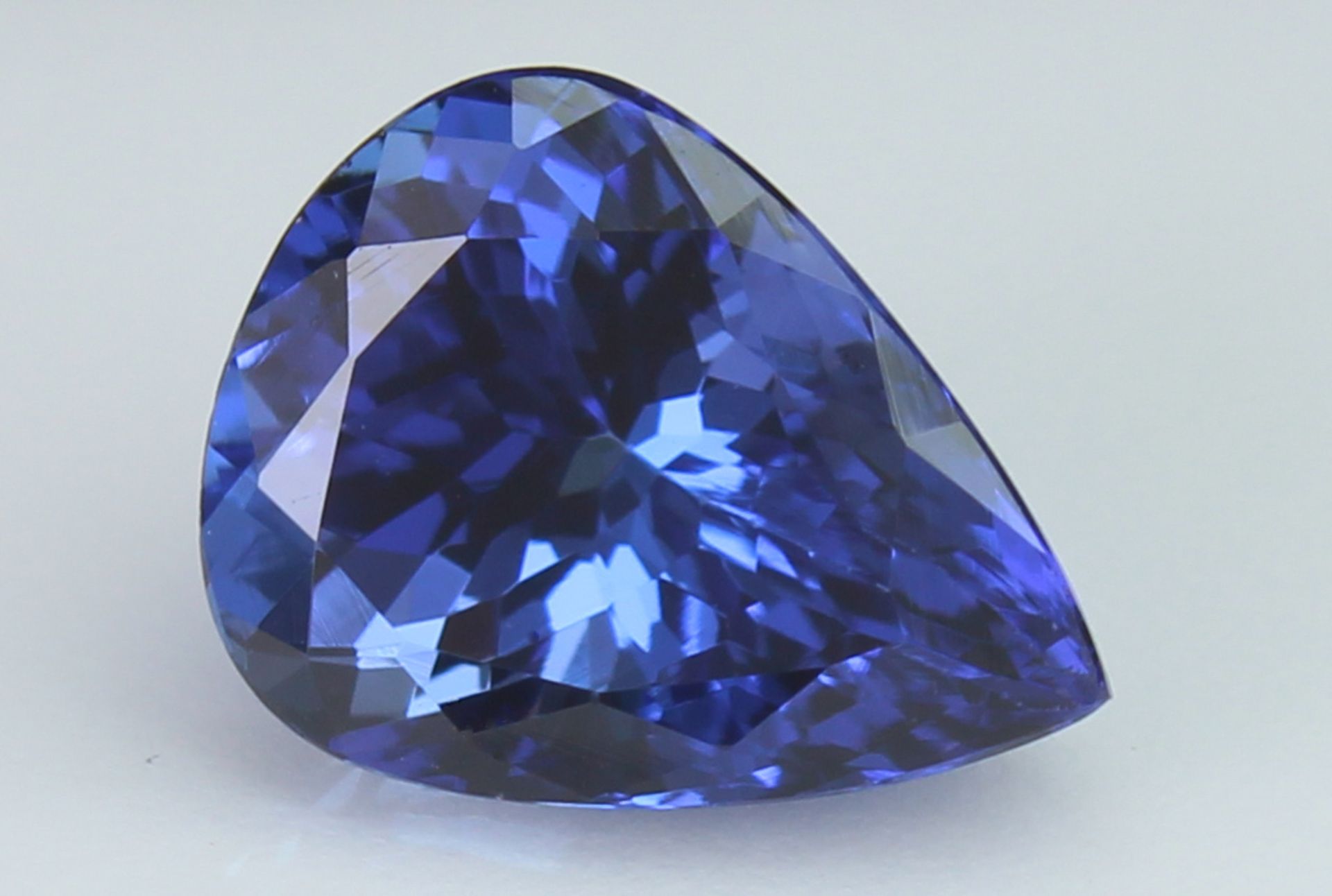 3.96 Ct Tanzanite - Image 3 of 6