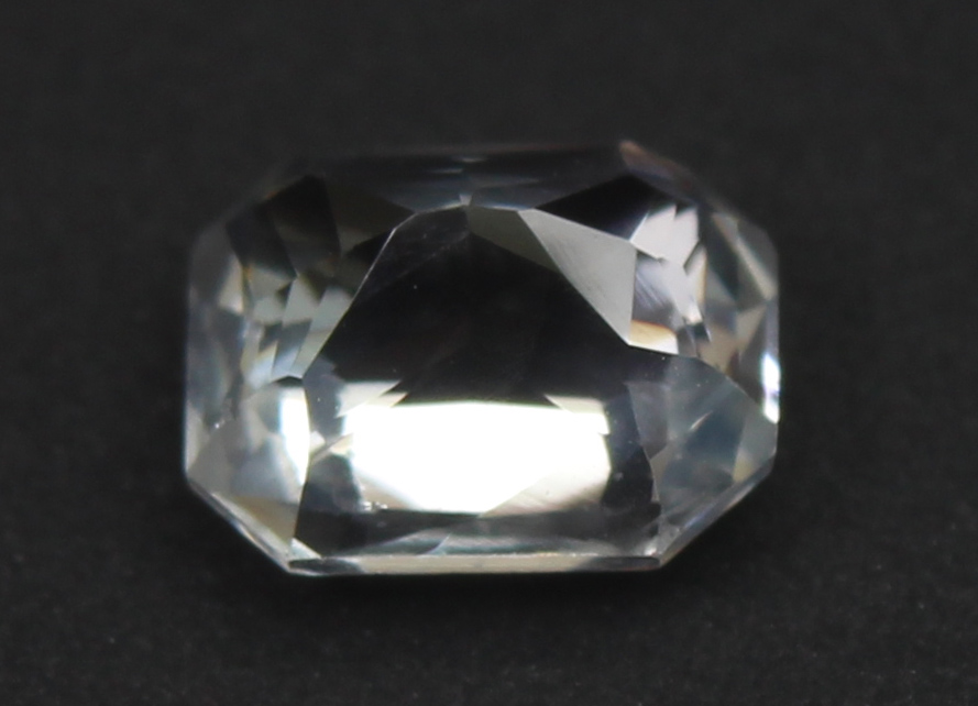 1.39 Ct Sapphire, white - Image 3 of 5