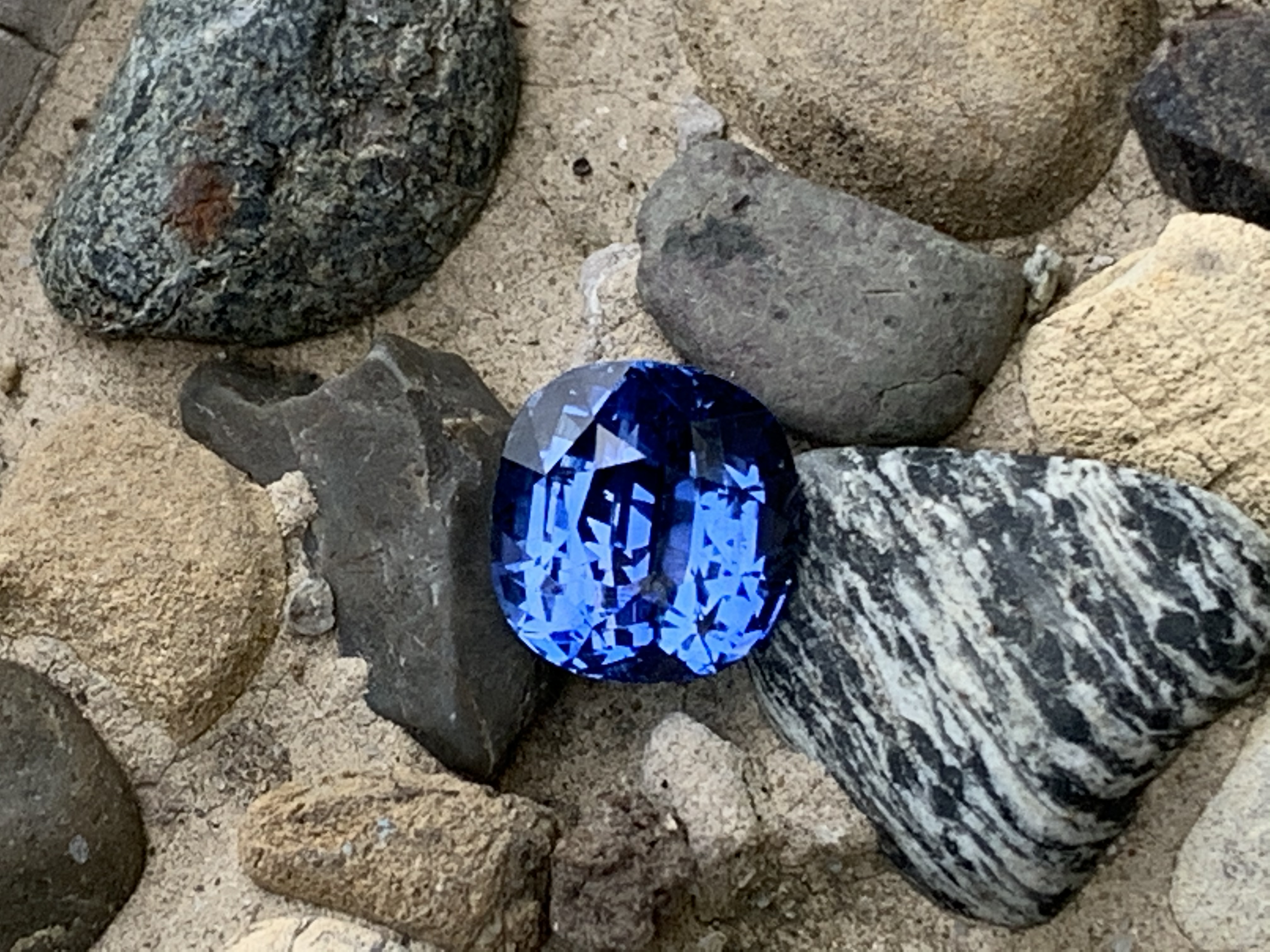 4.78 Ct Blue Sapphire - Image 4 of 8