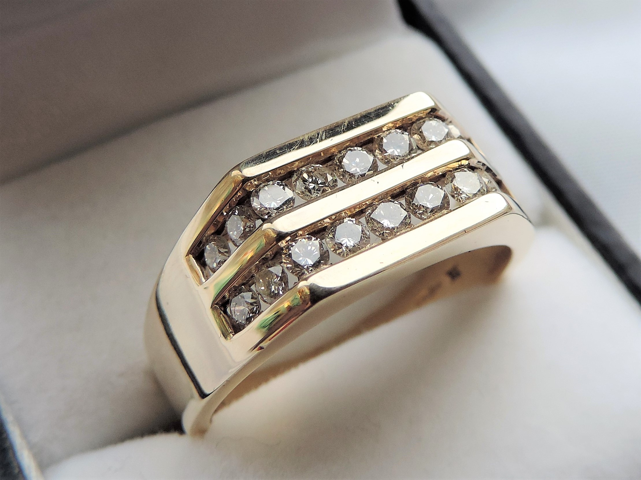 Gents 9Ct Gold Diamond Signet Ring 1Carat Diamonds Size Y