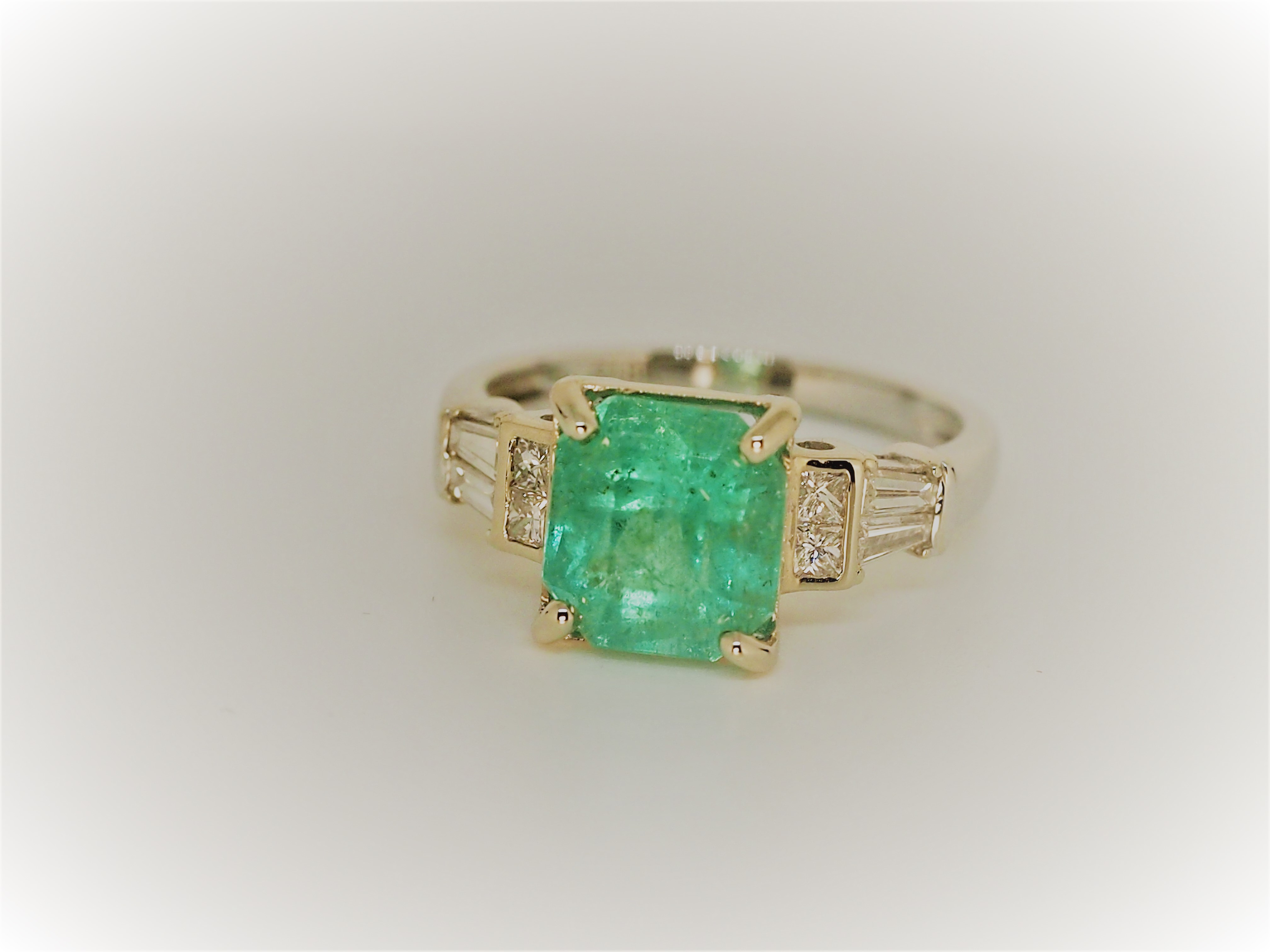 Exclusive Gia Certified 2.82 Ct Vivid Green Colombian Emerald & Diamonds Ring