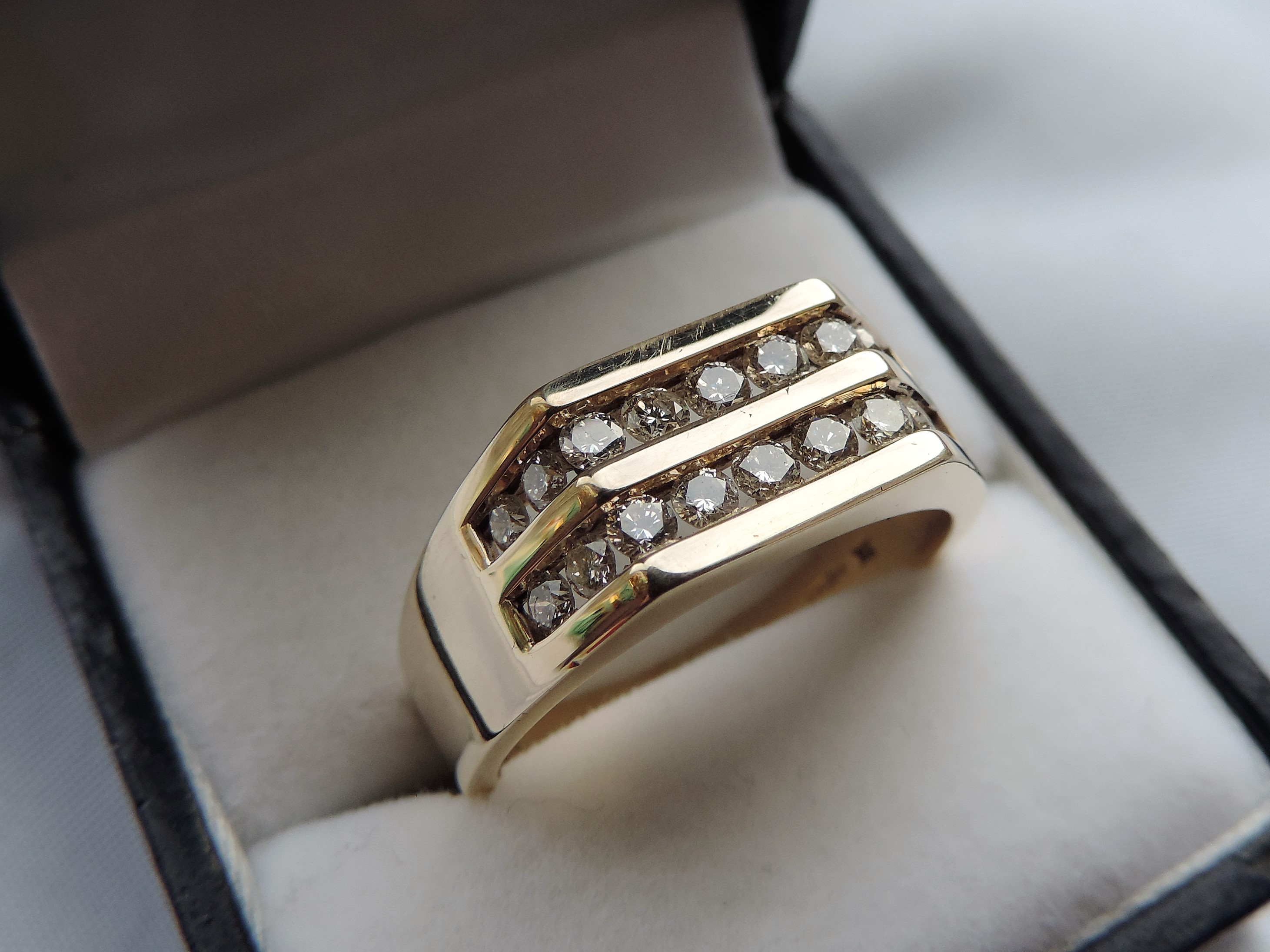 Gents 9Ct Gold Diamond Signet Ring 1Carat Diamonds Size Y - Image 2 of 7