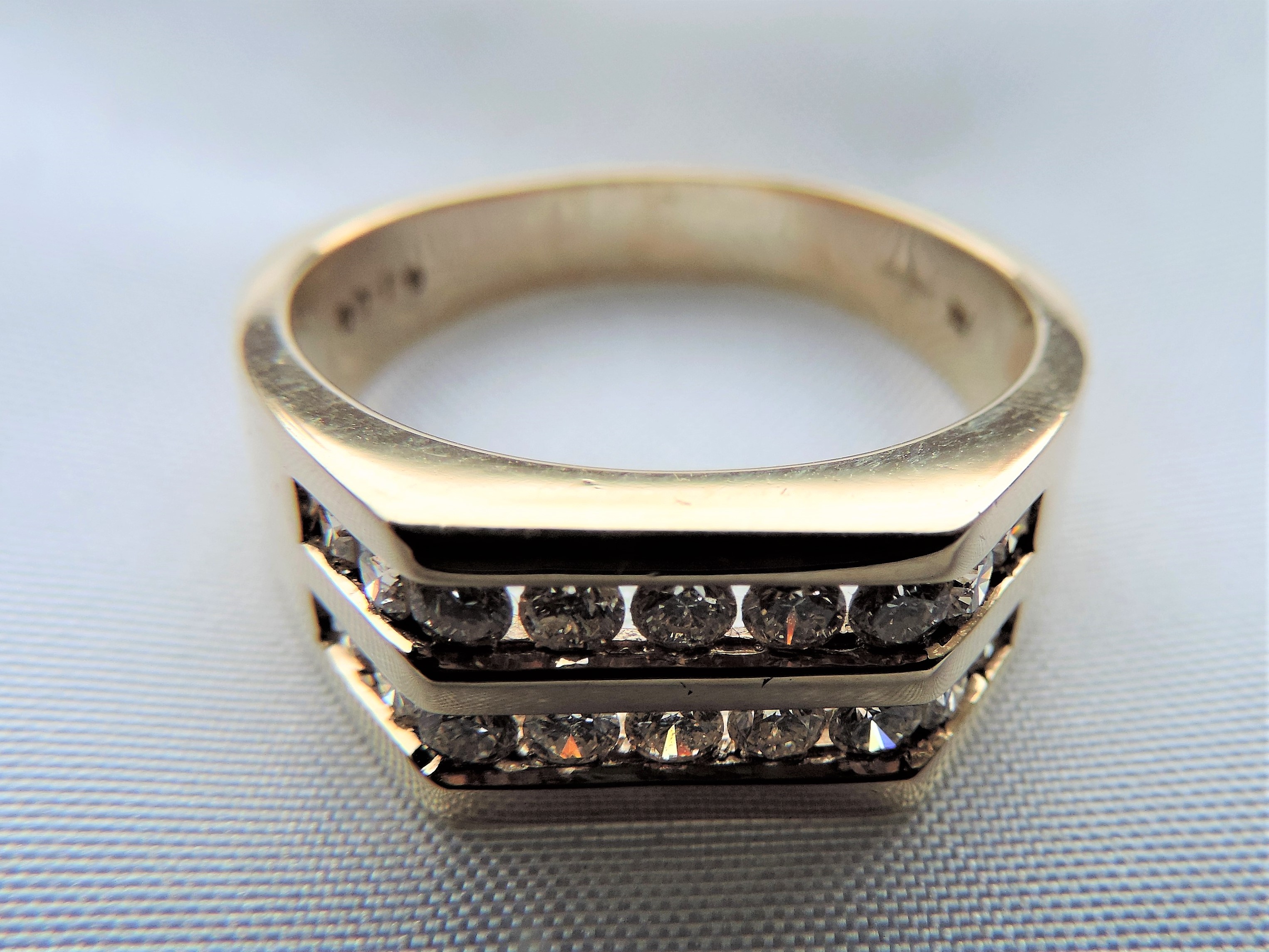 Gents 9Ct Gold Diamond Signet Ring 1Carat Diamonds Size Y - Image 5 of 7