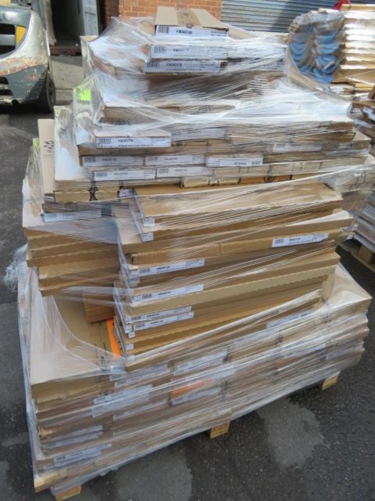 (K12) LARGE PALLET TO CONTAIN APPROX. 85 ITEMS OF KITCHEN STOCK TO INCLUDE: SHAKER OAK 500MM, ... - Image 2 of 5