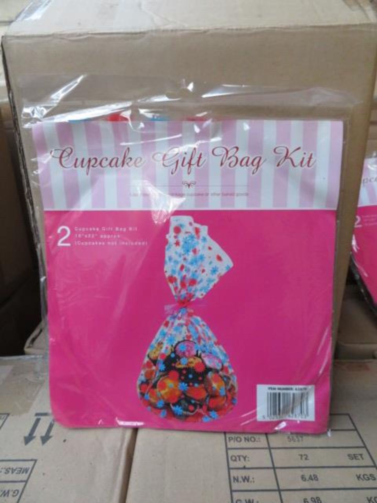 (66) PALLET TO CONTAIN 792 x BRAND NEW CUPCAKE GIFT BAG KIT'S. EACH CONTAINS 2 x SETS. RRP £2....