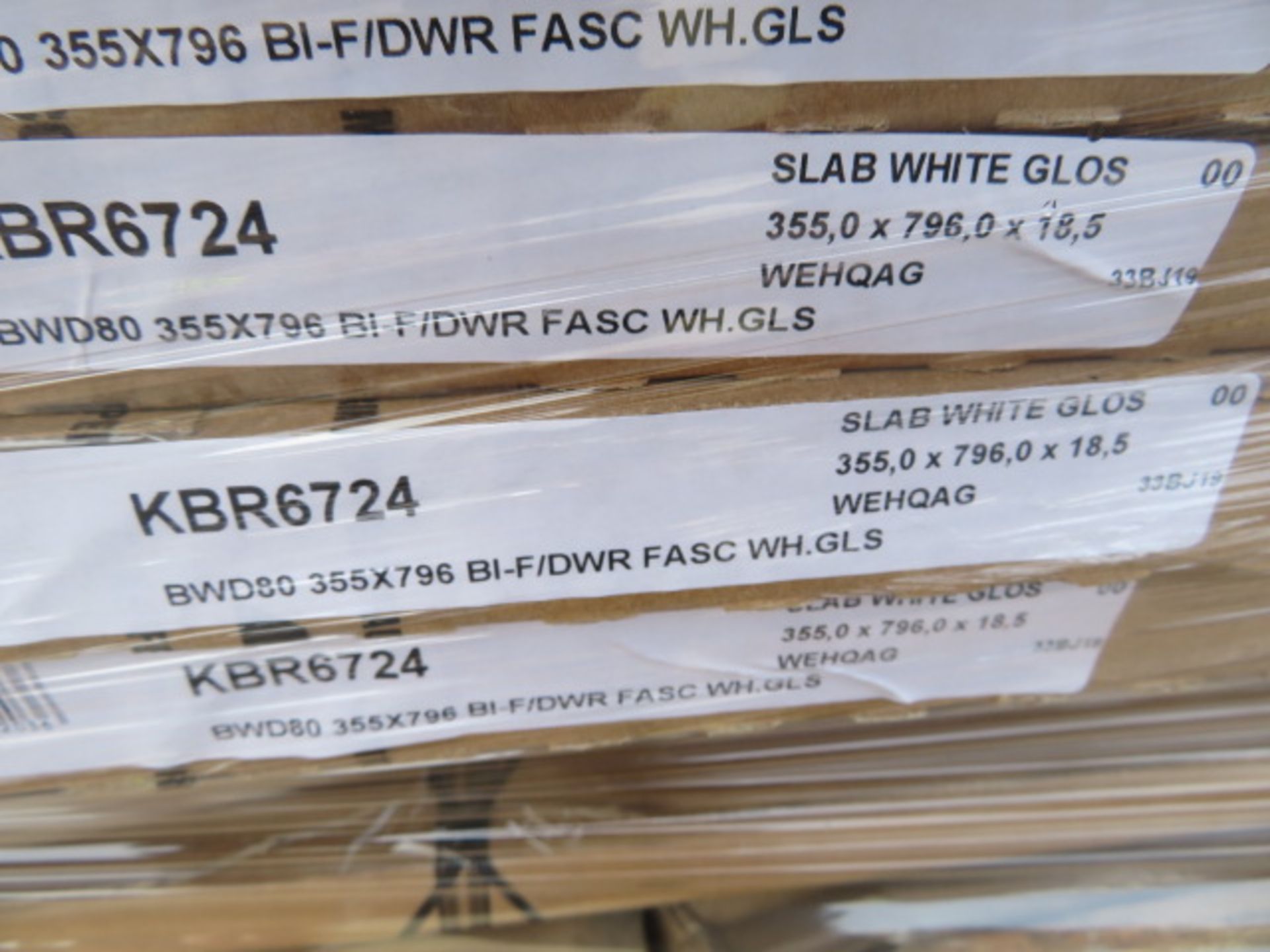 (K5) LARGE PALLET TO CONTAIN APPROX. 95 ITEMS OF KITCHEN STOCK TO INCLUDE: BIFOLD FOOR WHITE GL... - Image 5 of 5