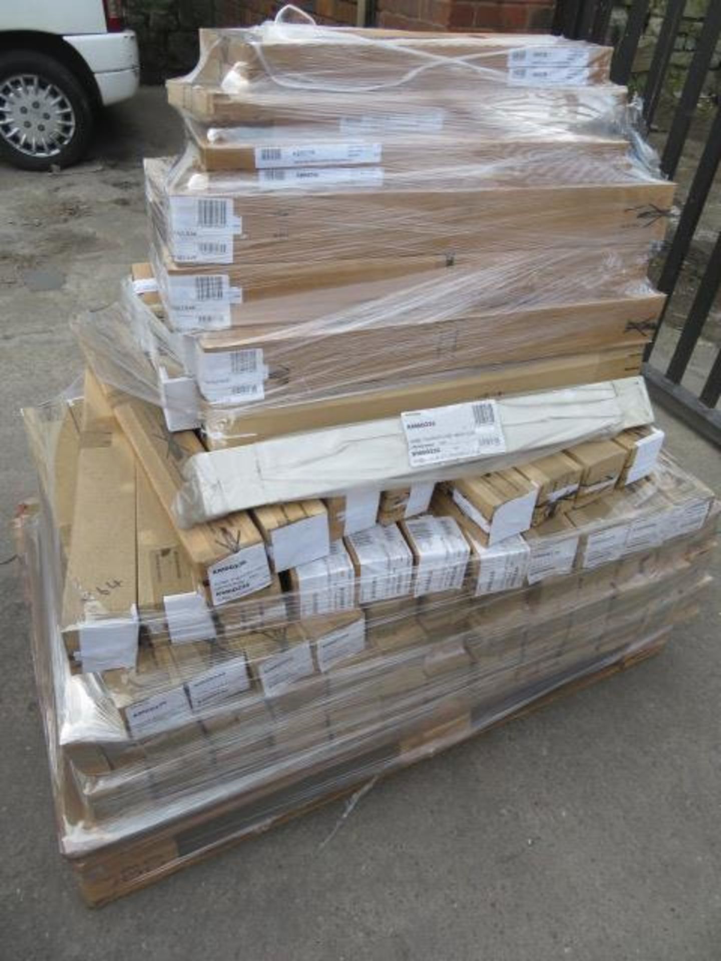 (K7) LARGE PALLET TO CONTAIN APPROX. 80 ITEMS OF KITCHEN STOCK TO INCLUDE: WHITE GLOSS EXT POS... - Image 2 of 3