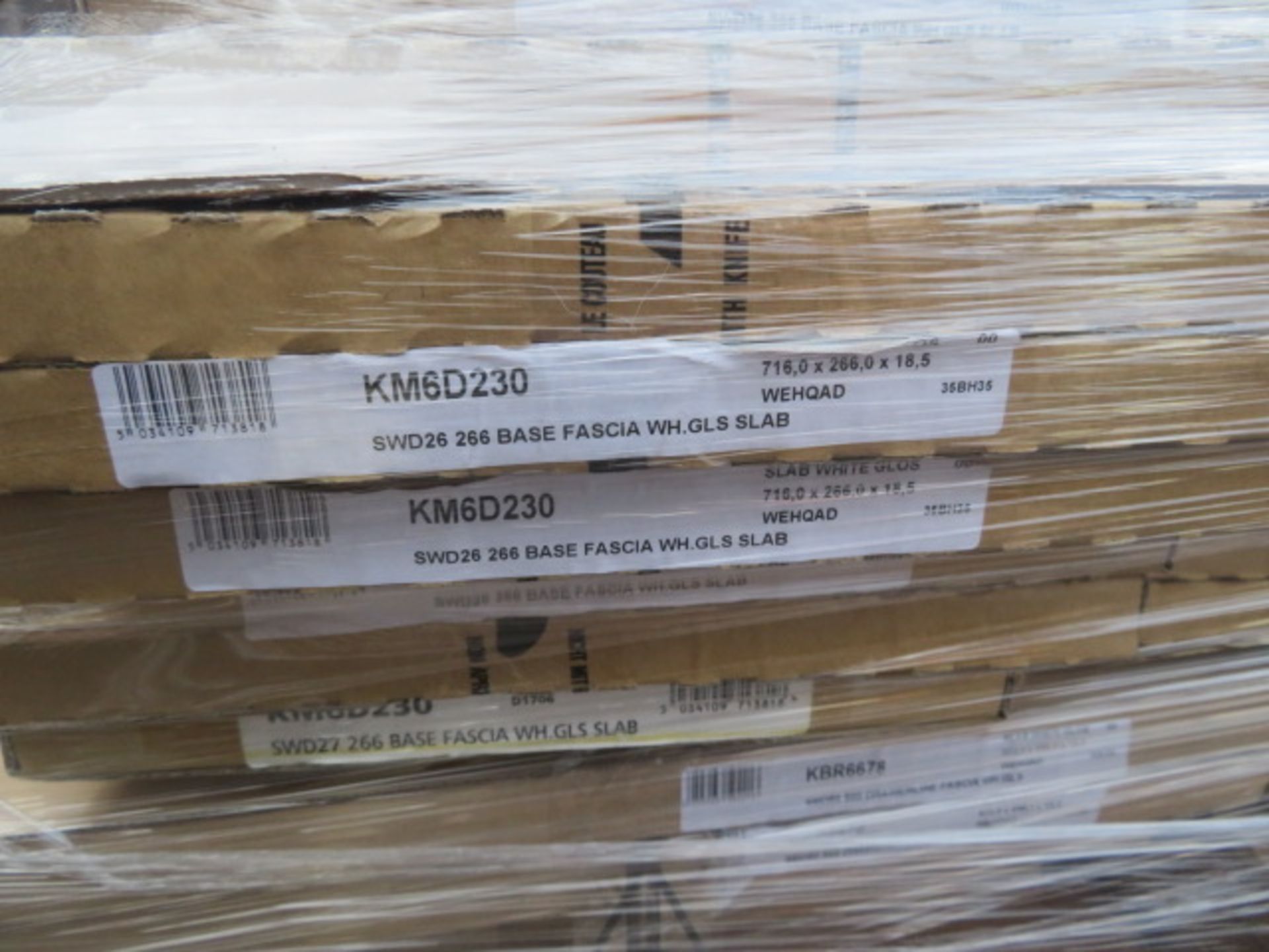 (K1) LARGE PALLET TO CONTAIN APPROX. 90 ITEMS OF KITCHEN STOCK TO INCLUDE: WHITE GLOSS 450MM DO... - Image 3 of 5