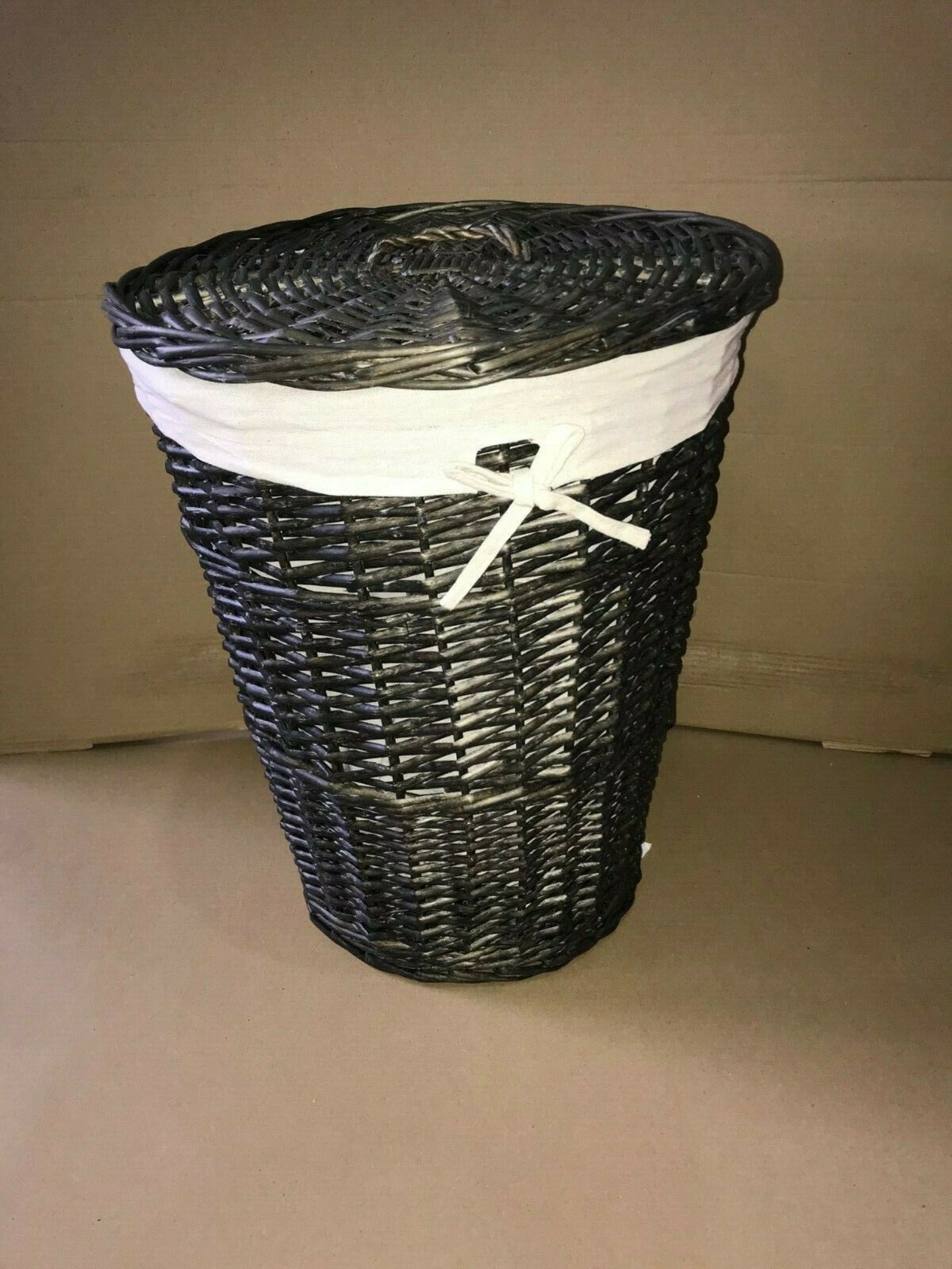 PALLET TO CONTAIN 20 x BRAND NEW TESCO LUXURY WILLOW LAUNDRY BASKET GREY WASH APPROX 44x44x80CM... - Image 4 of 5