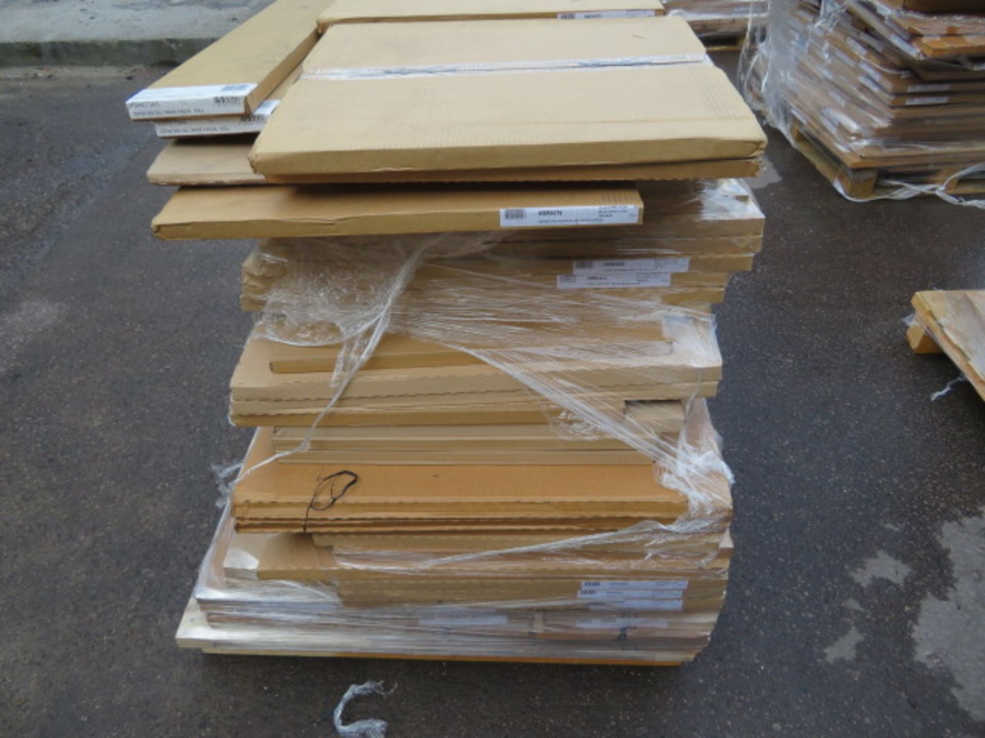 (K1) LARGE PALLET TO CONTAIN APPROX. 90 ITEMS OF KITCHEN STOCK TO INCLUDE: WHITE GLOSS 450MM DO... - Image 5 of 5