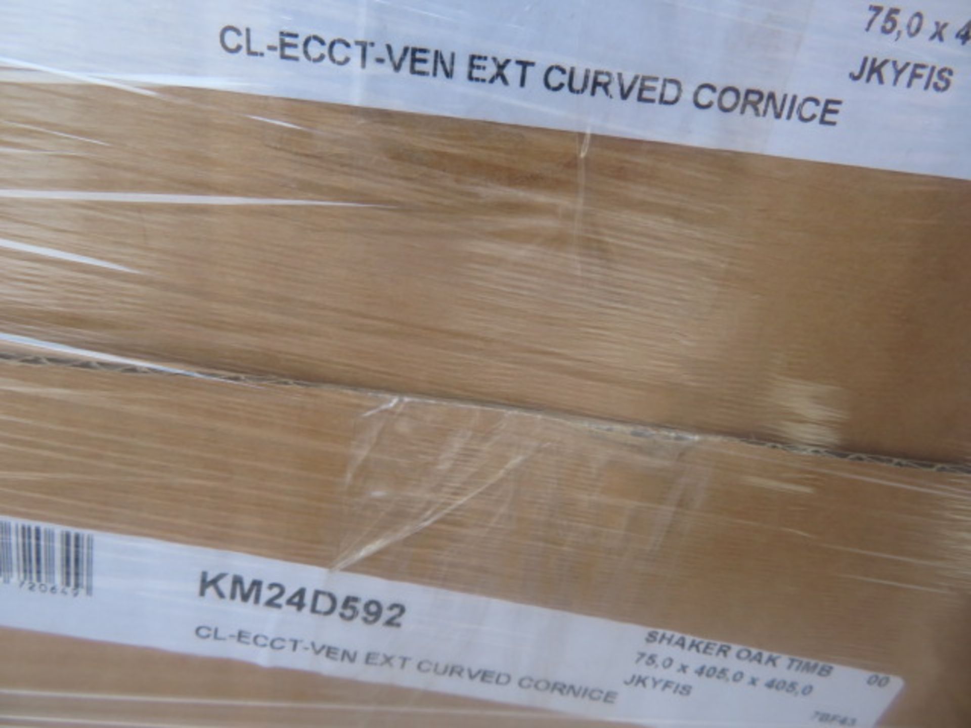 (K11) LARGE PALLET TO CONTAIN APPROX. 72 ITEMS OF KITCHEN STOCK TO INCLUDE: SHAKER OAK CORNICE,... - Image 4 of 4