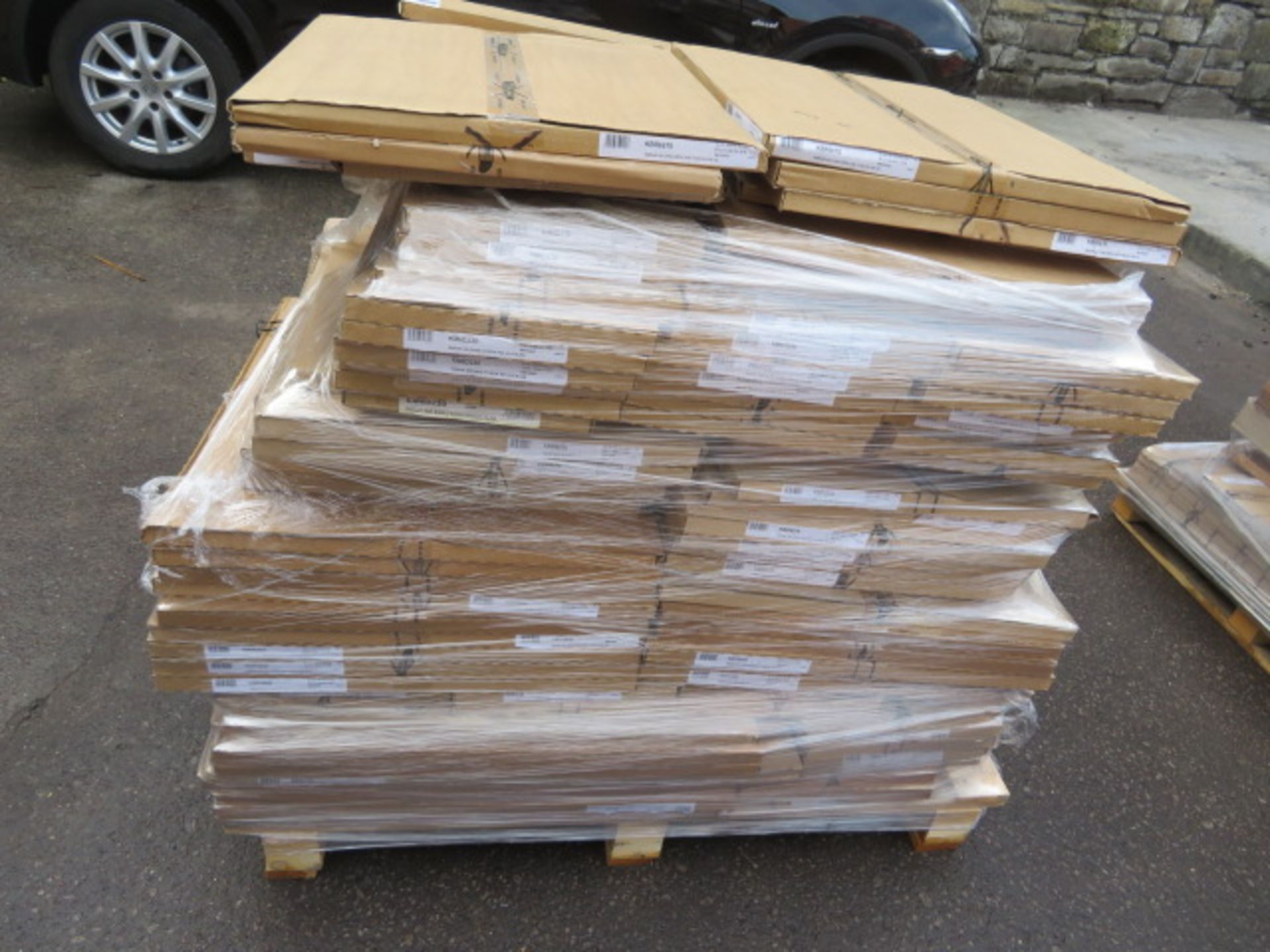 (K1) LARGE PALLET TO CONTAIN APPROX. 90 ITEMS OF KITCHEN STOCK TO INCLUDE: WHITE GLOSS 450MM DO...