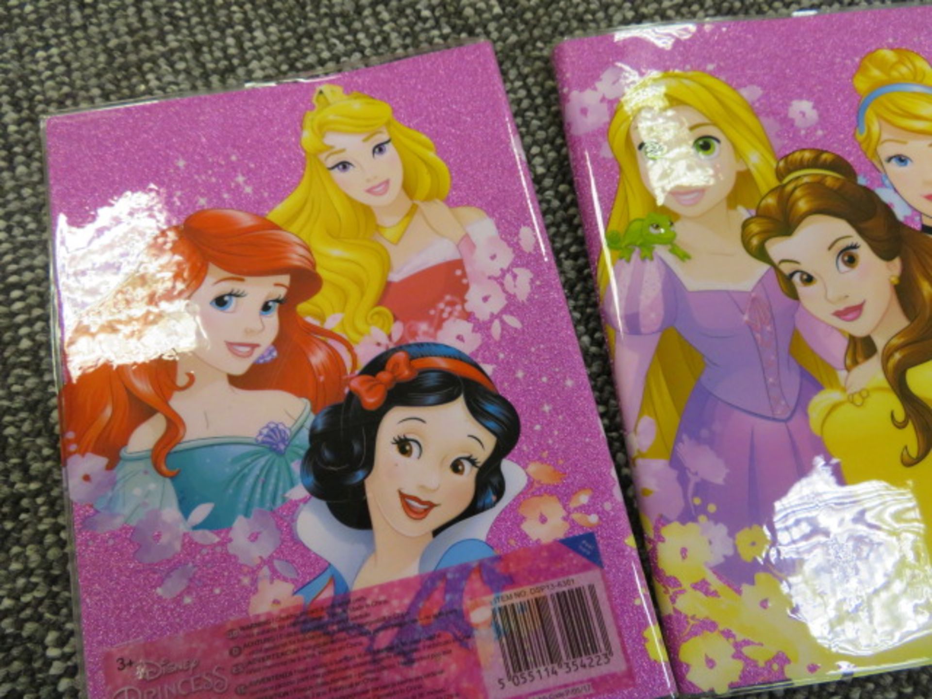 (256) PALLET TO CONTAIN 360 X BRAND NEW DISNEY PRINCESS THEMED PINK A5 GLITTER NOTEBOOK. RRP £... - Image 4 of 5