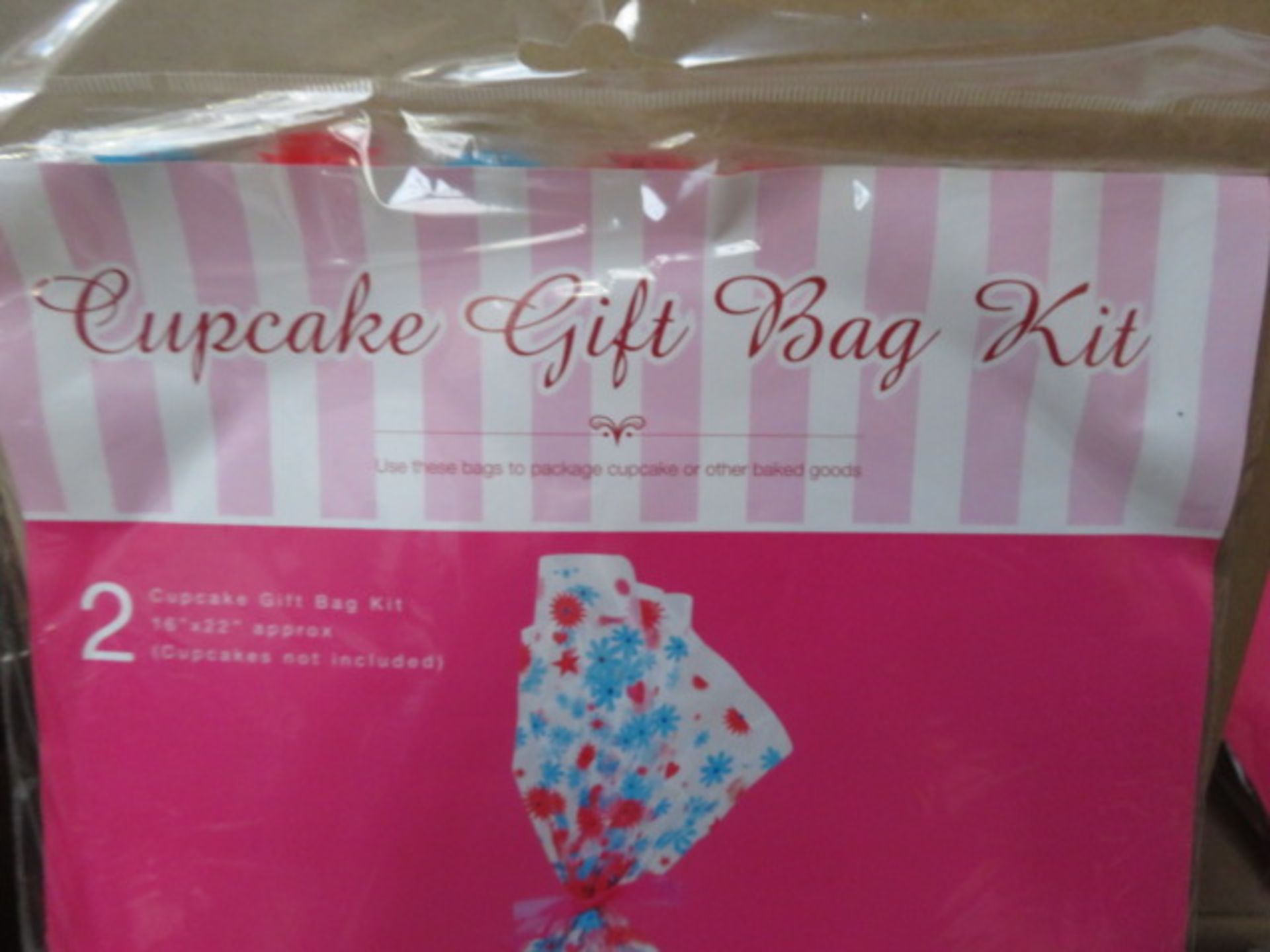 (66) PALLET TO CONTAIN 792 x BRAND NEW CUPCAKE GIFT BAG KIT'S. EACH CONTAINS 2 x SETS. RRP £2.... - Image 2 of 3