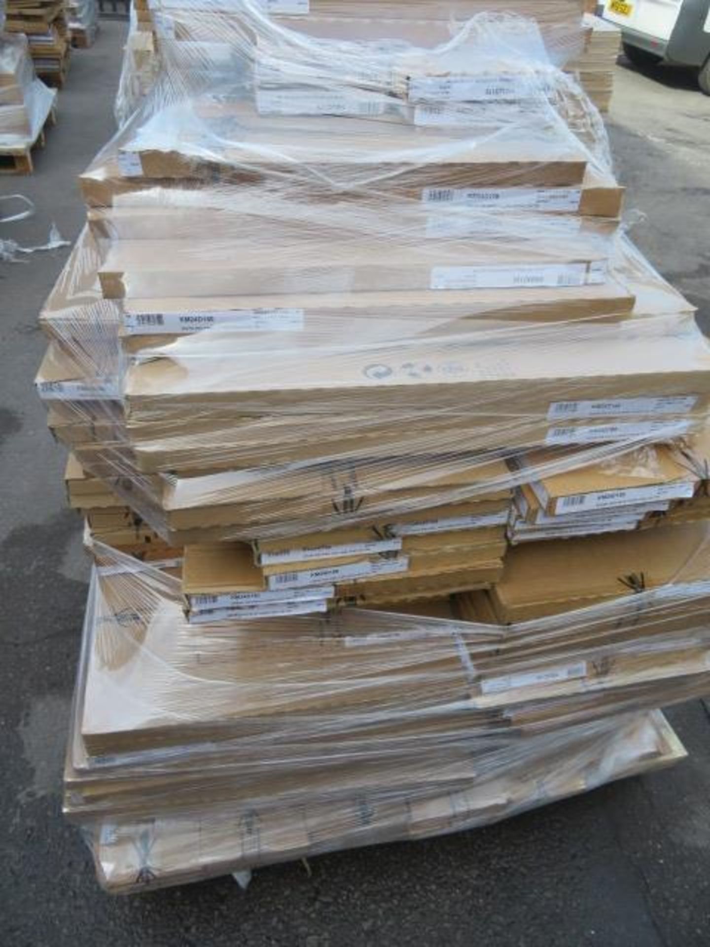 (K12) LARGE PALLET TO CONTAIN APPROX. 85 ITEMS OF KITCHEN STOCK TO INCLUDE: SHAKER OAK 500MM, ... - Image 3 of 5