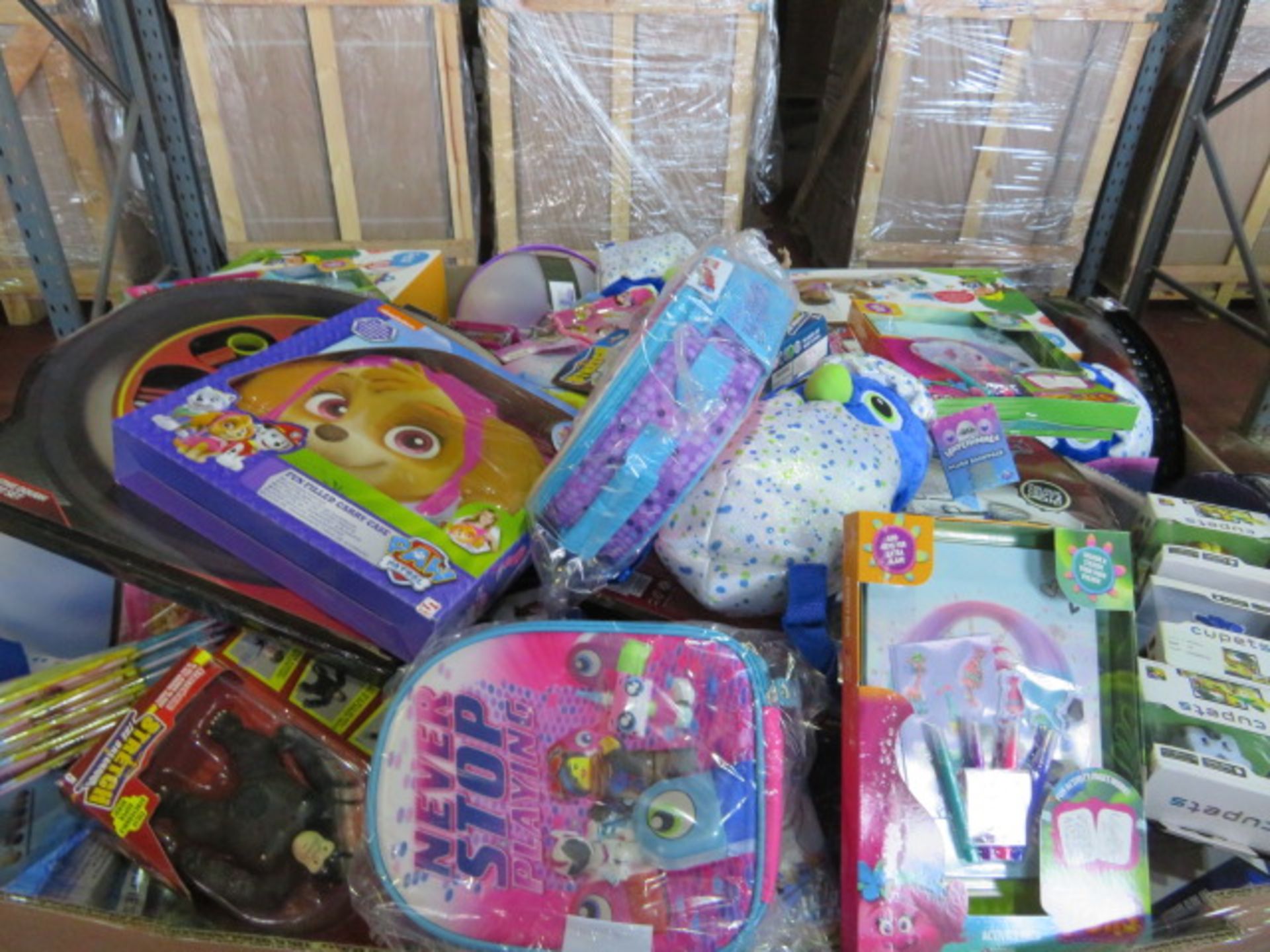 (P4) LARGE PALLET OF BRAND NEW STOCK TO INCLUDE: NEVER STOP PLAYING GIRLS LEGO BACKPACKS, 26 PI... - Image 2 of 7