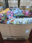 (P10) LARGE PALLET OF BRAND NEW STOCK TO INCLUDE: ESSENTIAL STYLE KIDS TRAINER SOCKS, THOMAS & ...