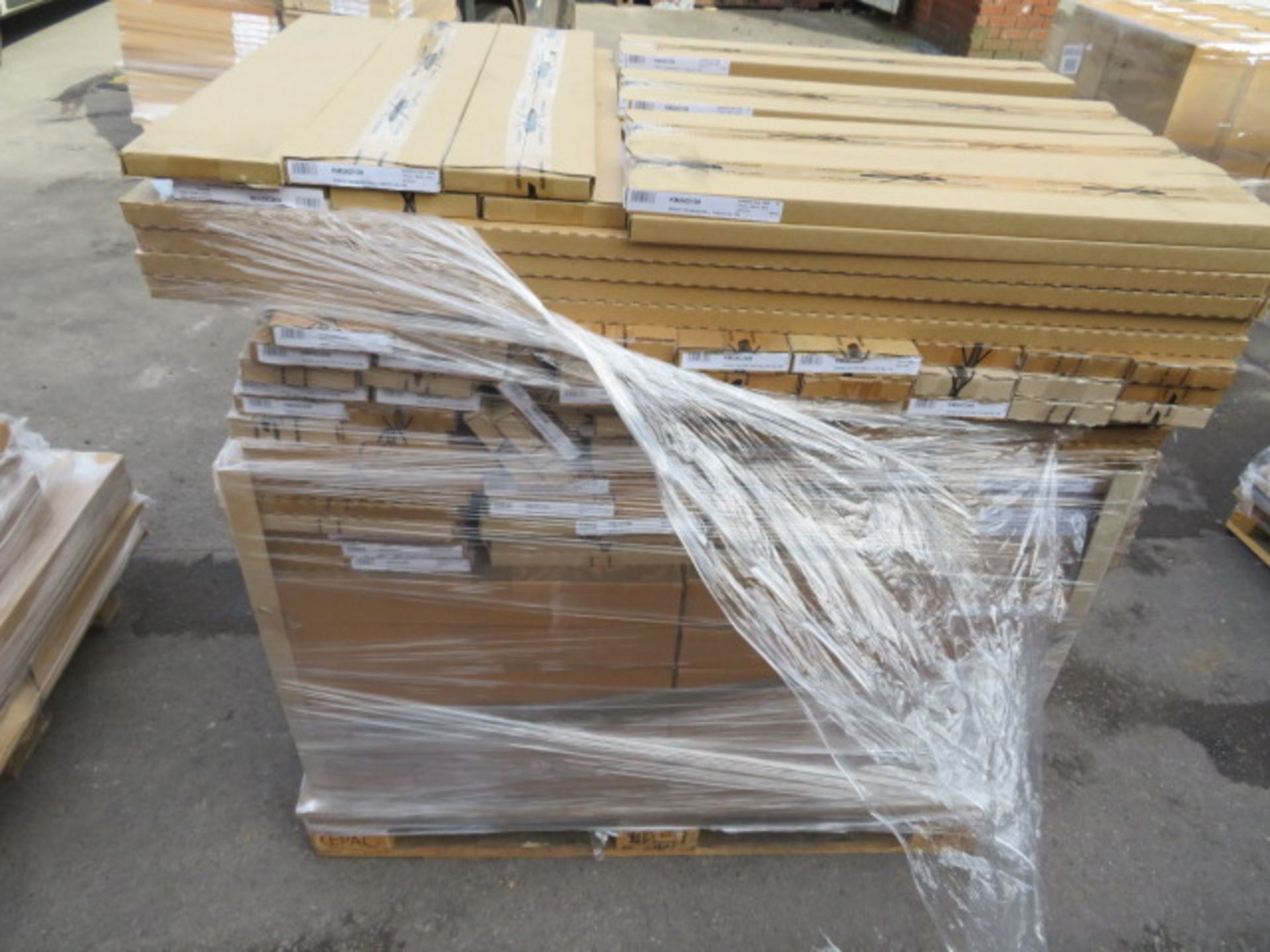 (K11) LARGE PALLET TO CONTAIN APPROX. 72 ITEMS OF KITCHEN STOCK TO INCLUDE: SHAKER OAK CORNICE,...