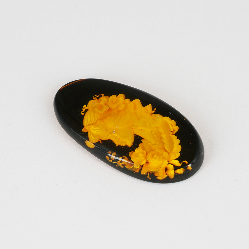 9.64 ct. Amber Women Face Intaglio Carving - Image 4 of 5