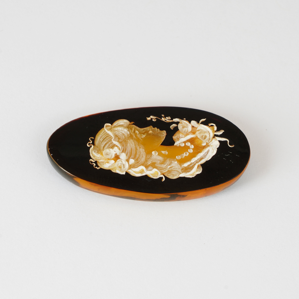 9.64 ct. Amber Women Face Intaglio Carving - Image 5 of 5