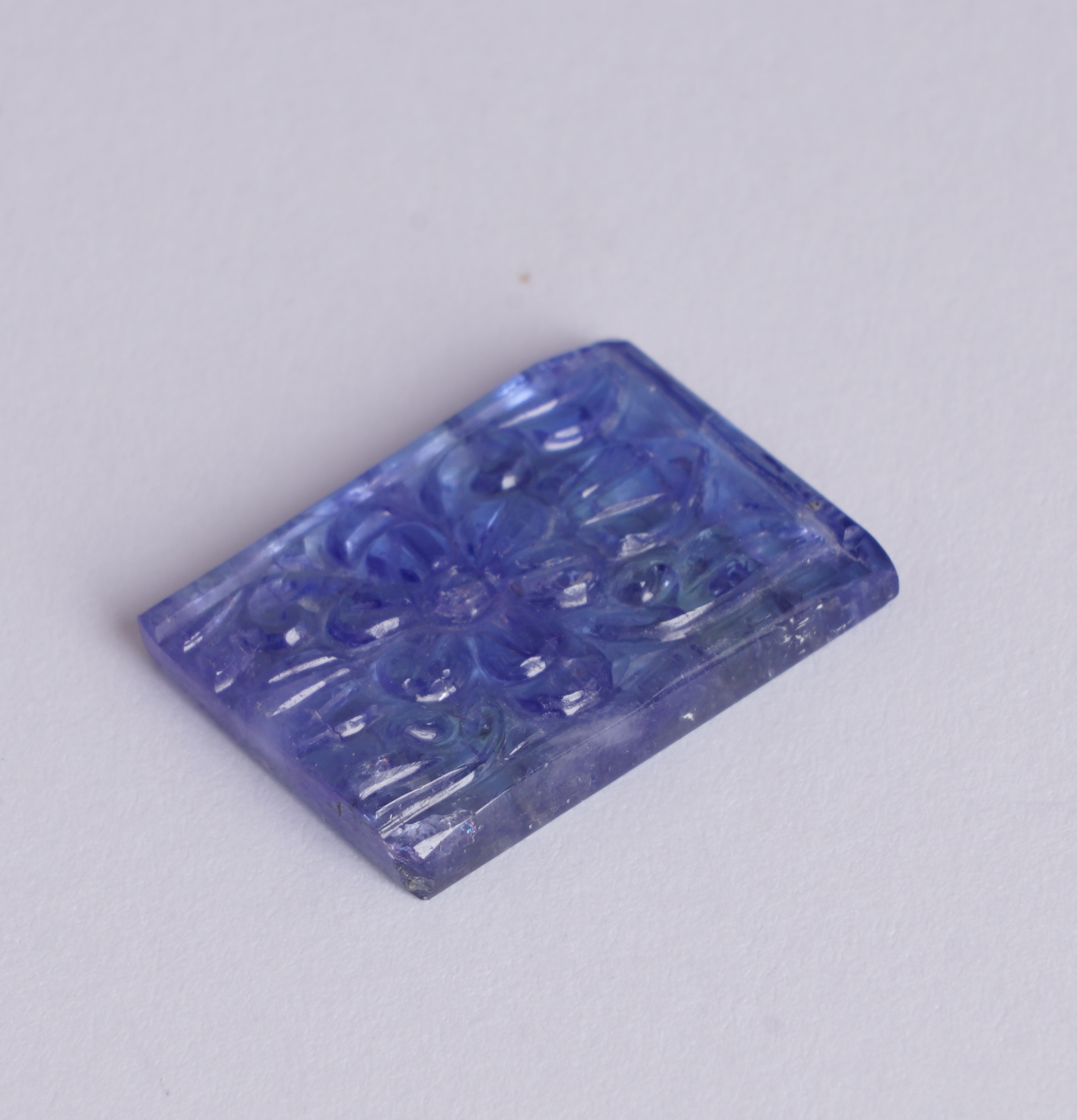 GFCO (Swiss) Certified 13.80 ct. Floral Tanzanite Carving - Tanzania - Image 3 of 5