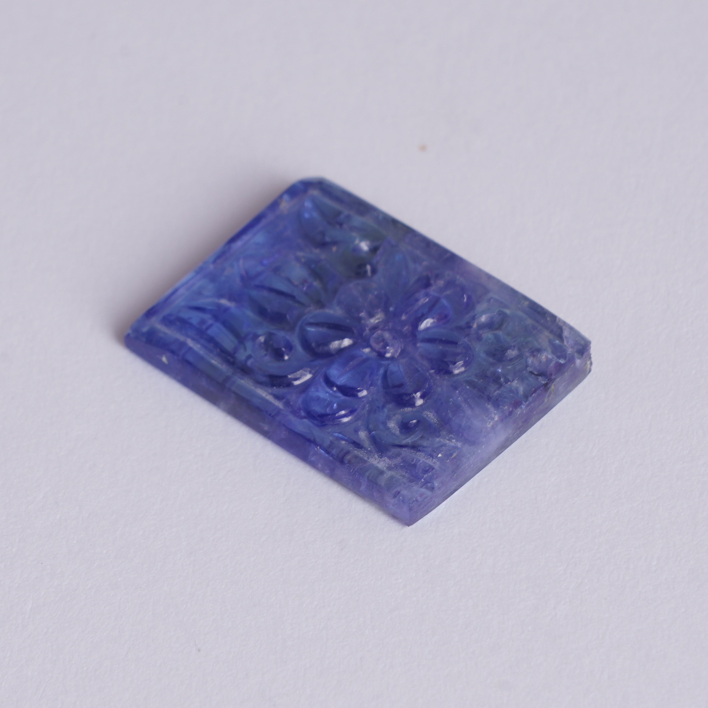 GFCO (Swiss) Certified 13.80 ct. Floral Tanzanite Carving - Tanzania - Image 2 of 5