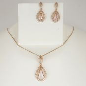 14 K / 585 Rose Gold Diamond & Mother of Pearl Pendant Necklace Set