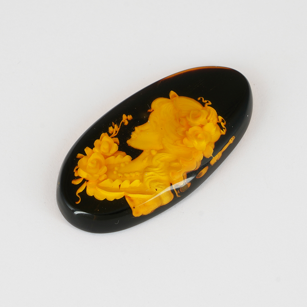9.64 ct. Amber Women Face Intaglio Carving - Image 2 of 5