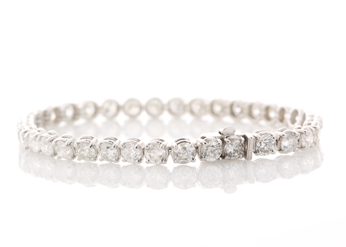 18ct White Gold Tennis Diamond Bracelet 11.54 Carats - Image 4 of 5