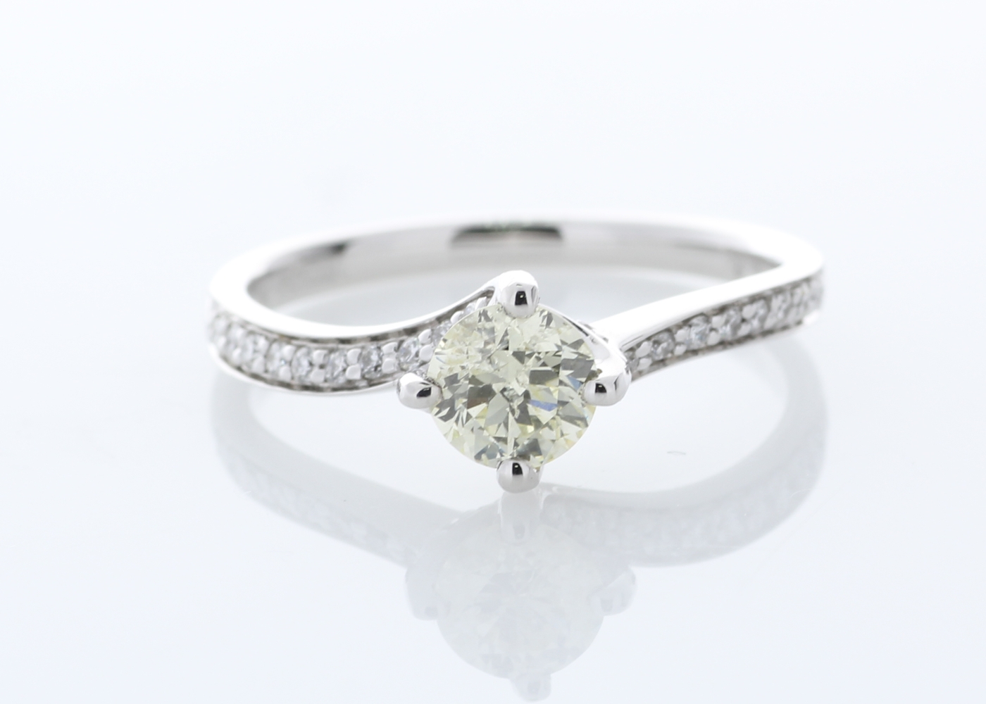 18ct White Gold Single Stone with Diamond set Shoulders Ring (0.57) 0.72 Carats - Image 5 of 6