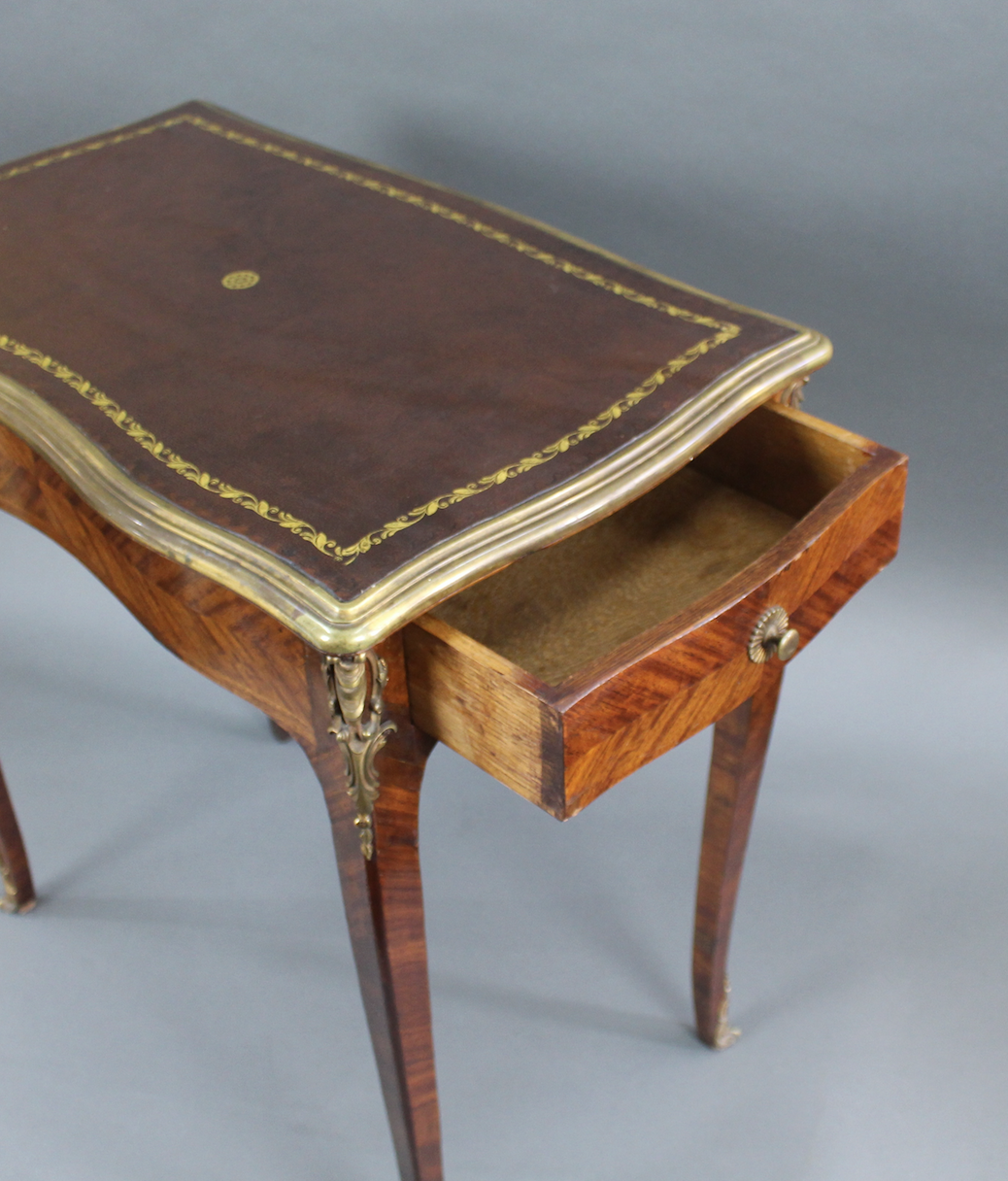 Serpentine Shaped Kingwood Writing Table with Brass Mounts c.1800 - Image 6 of 8