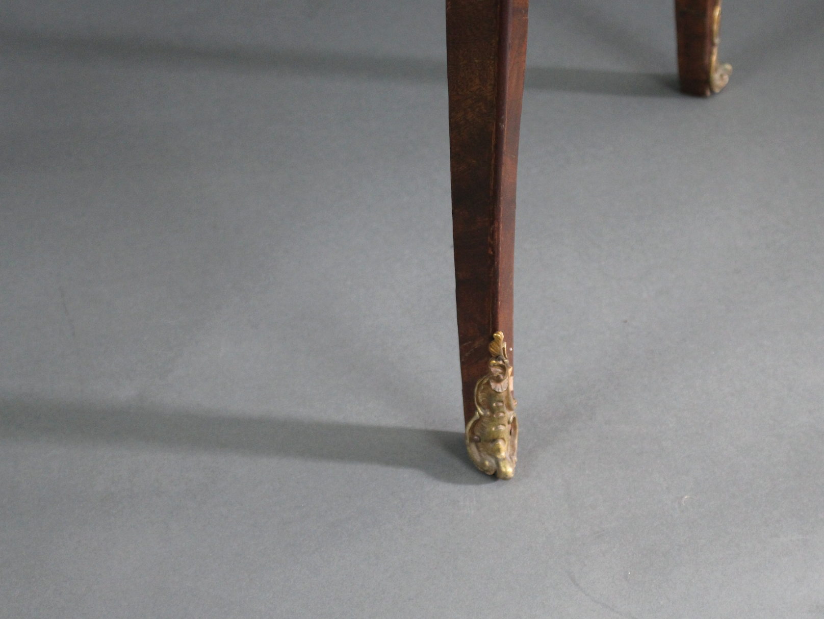 Serpentine Shaped Kingwood Writing Table with Brass Mounts c.1800 - Image 7 of 8