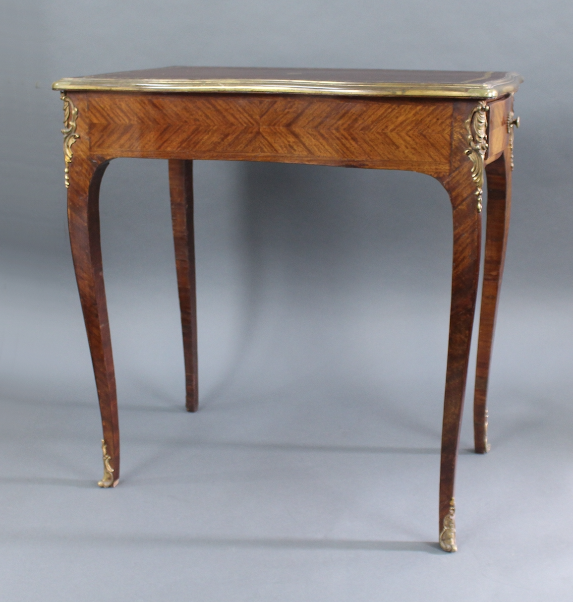 Serpentine Shaped Kingwood Writing Table with Brass Mounts c.1800 - Image 2 of 8