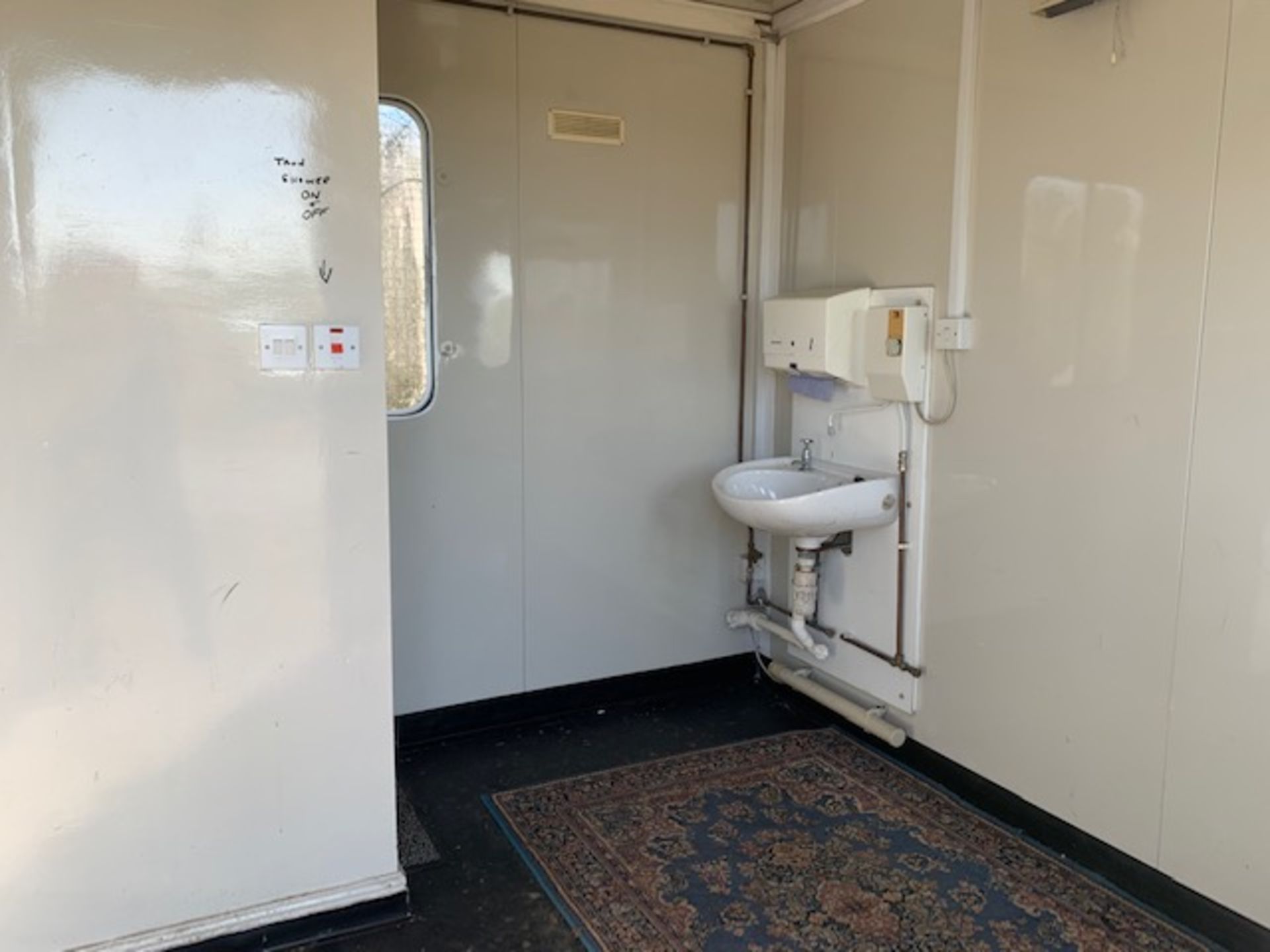 28' Genuine Portakabin Unit With WC's/Shower - Image 6 of 9