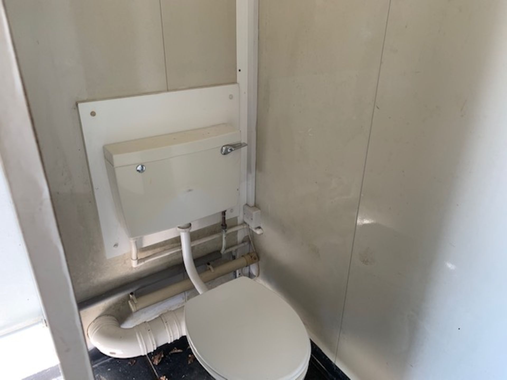 28' Genuine Portakabin Unit With WC's/Shower - Image 8 of 9