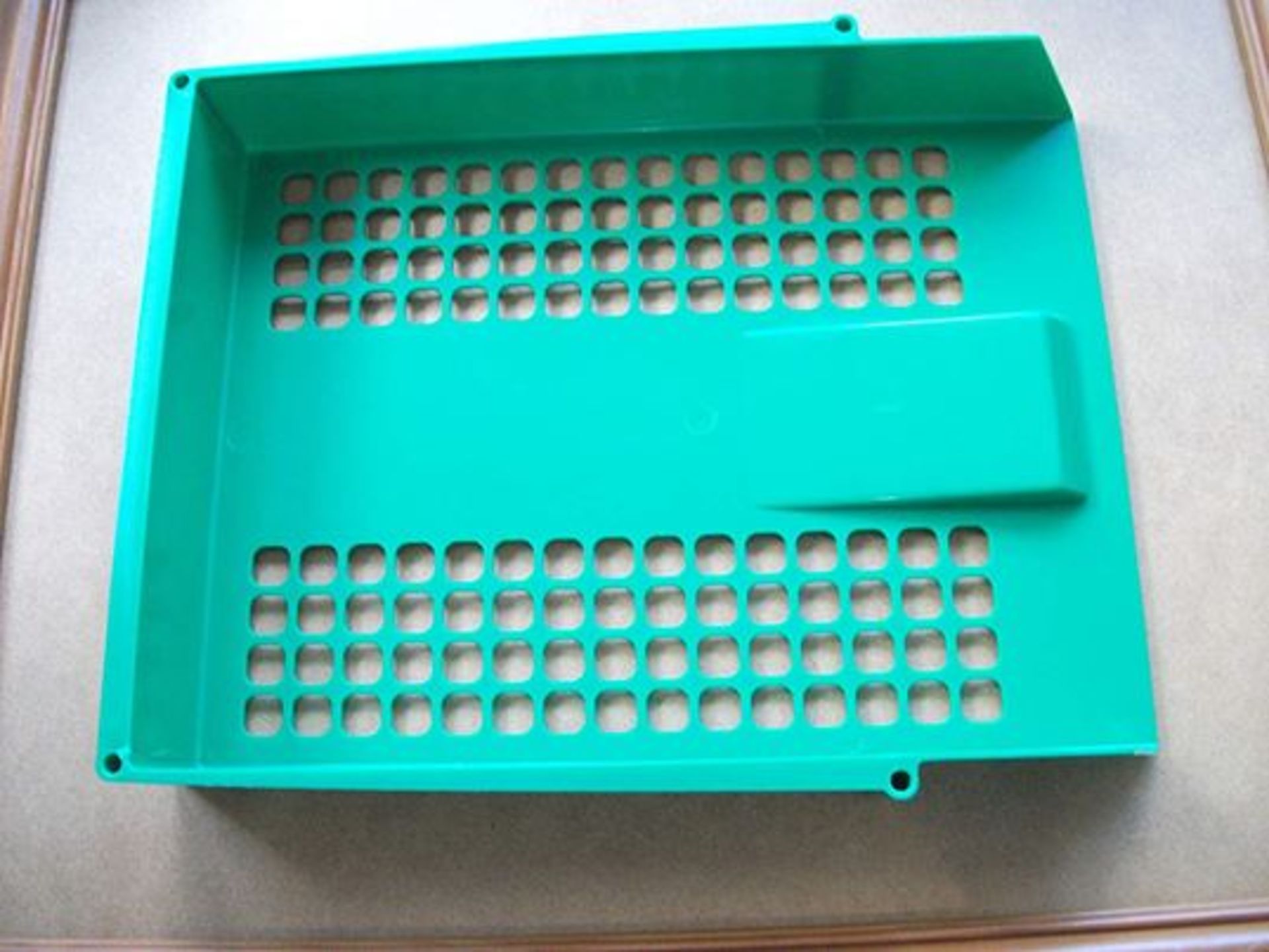 156 X Deflecto Contract Letter Trays 120X Black-36 X Green - Image 2 of 3