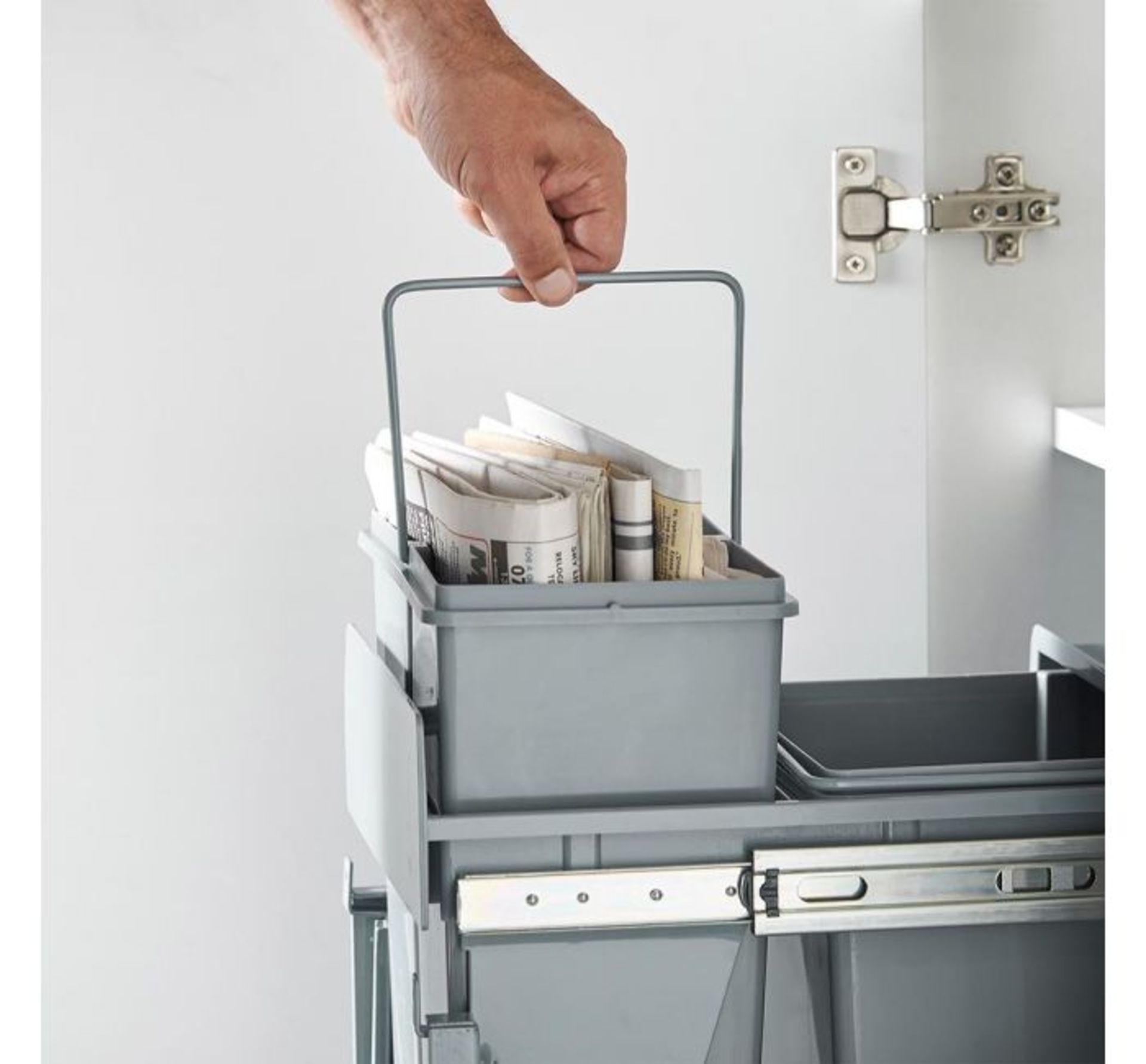 (HZ135) 30L Pull-Out Cupboard Bin Easily fits into a cupboard with hardware and instructions i... - Image 3 of 3
