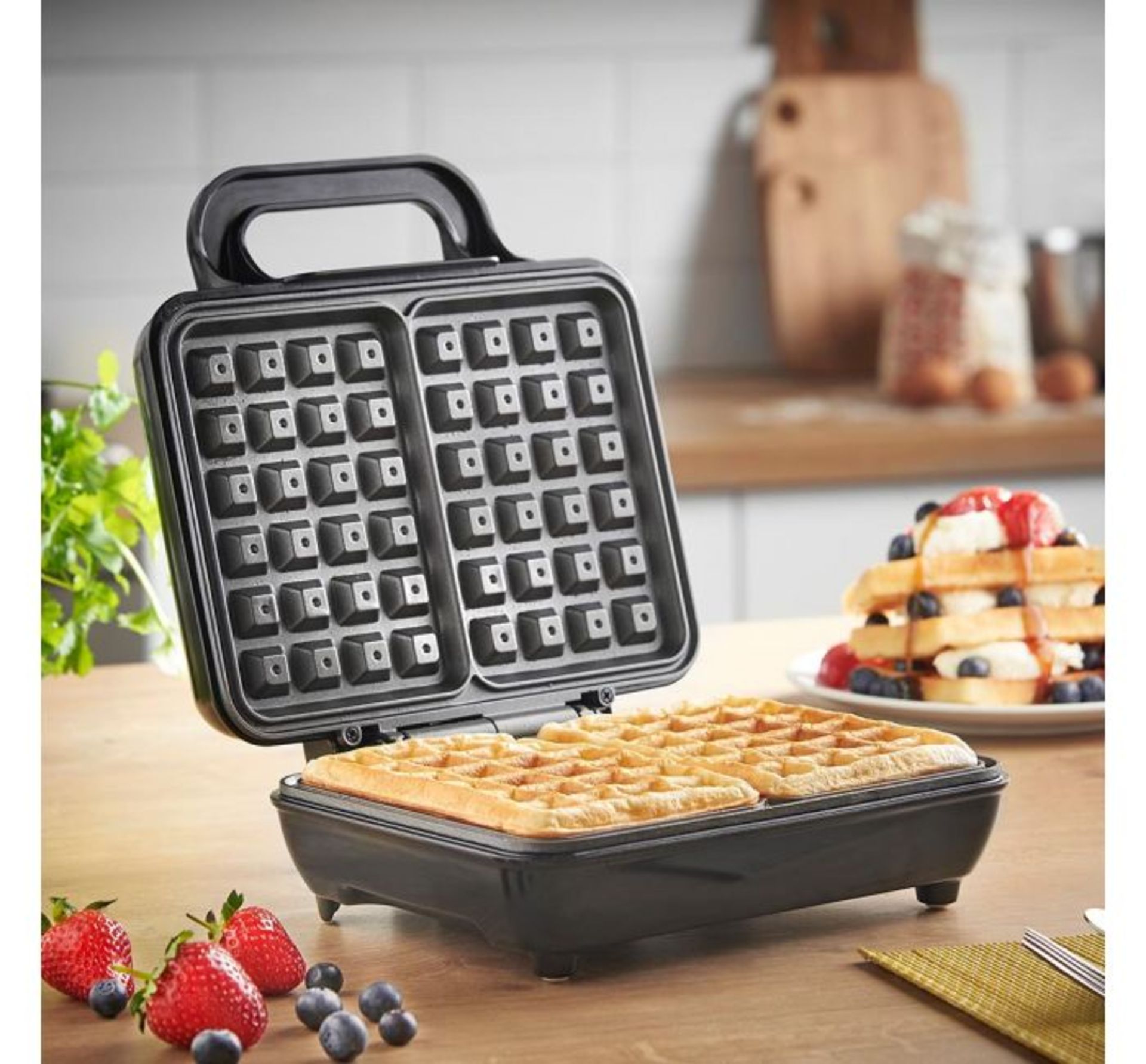 (HZ44) Dual Belgian Waffle Maker Golden brown or light and fluffy whip up two delicious waffle...